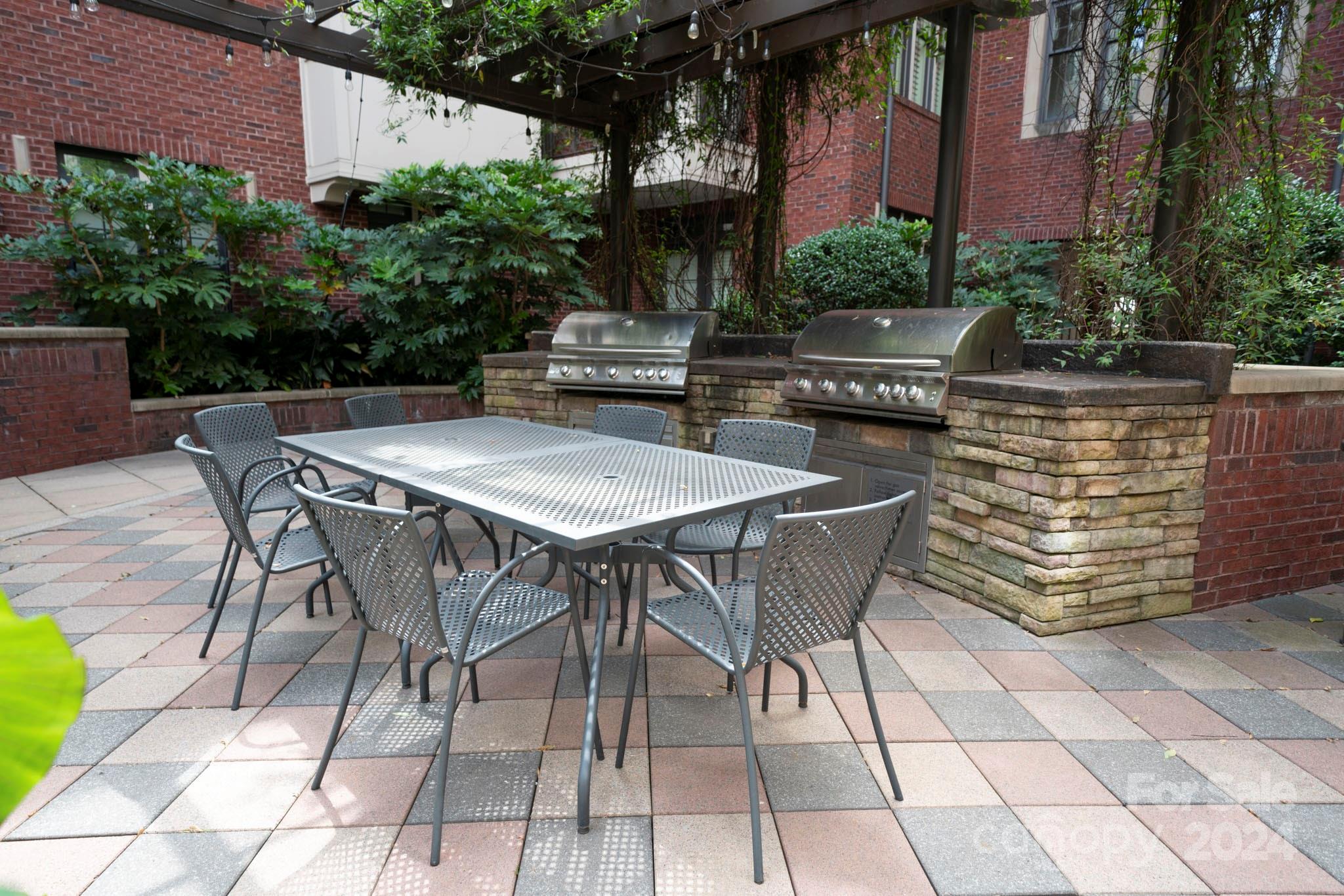 2810 Selwyn Avenue Unit: 219