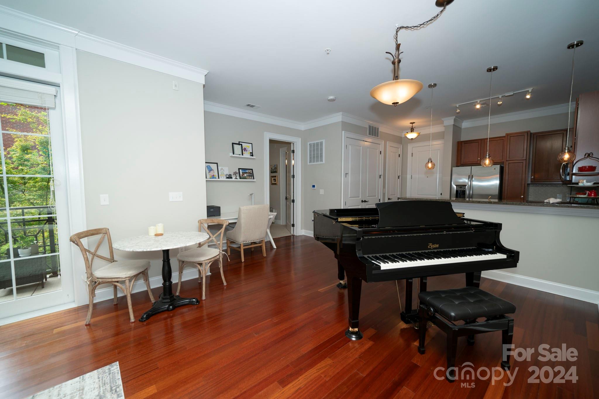 2810 Selwyn Avenue Unit: 219