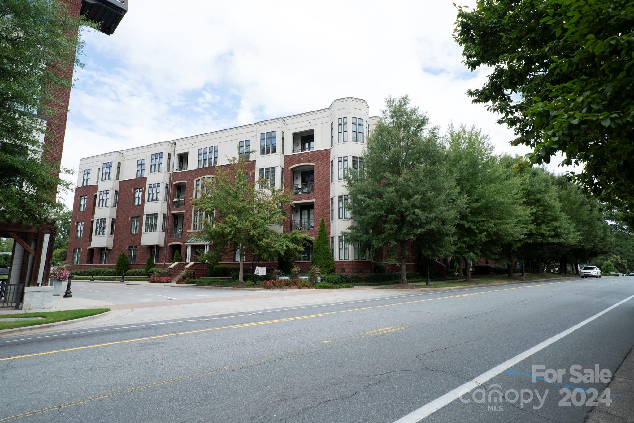 2810 Selwyn Avenue Unit: 219