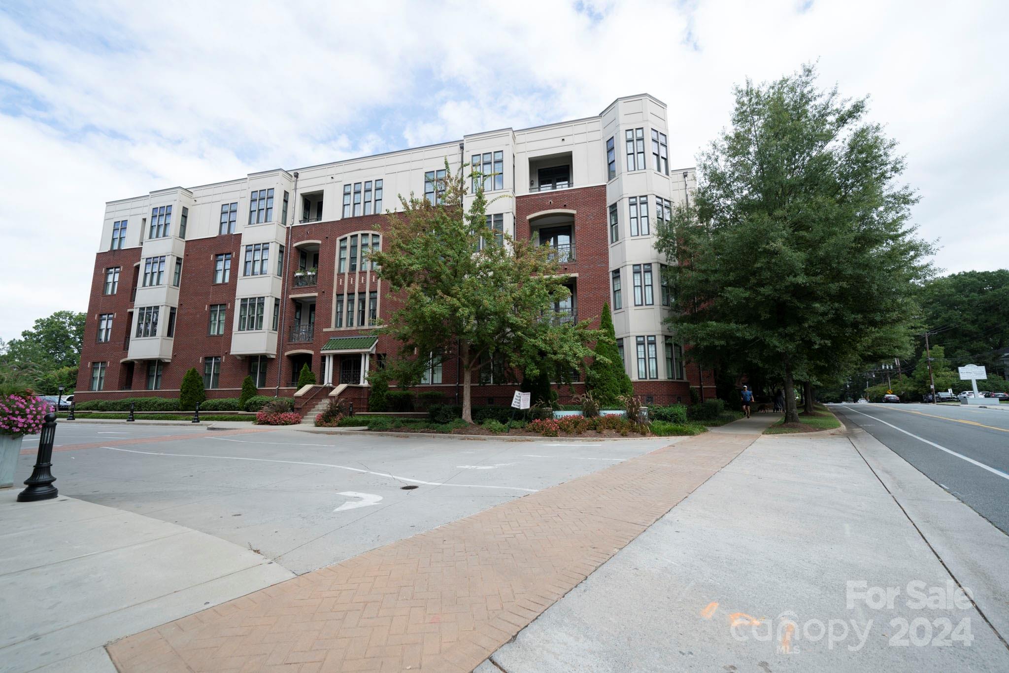 2810 Selwyn Avenue Unit: 219