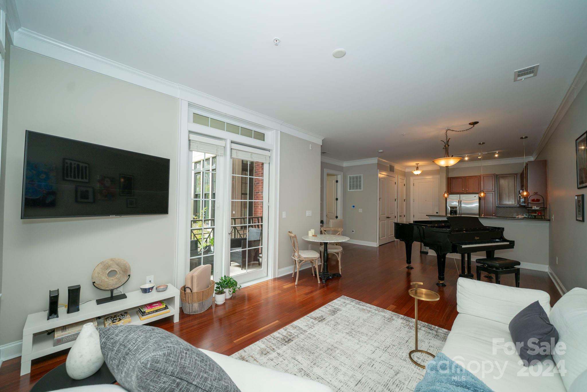 2810 Selwyn Avenue Unit: 219