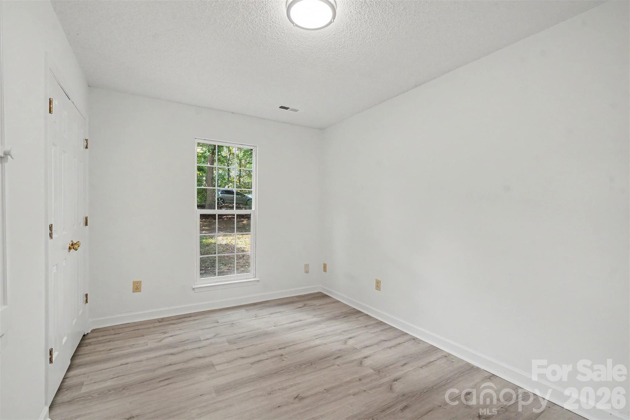 2711 Bob White Circle