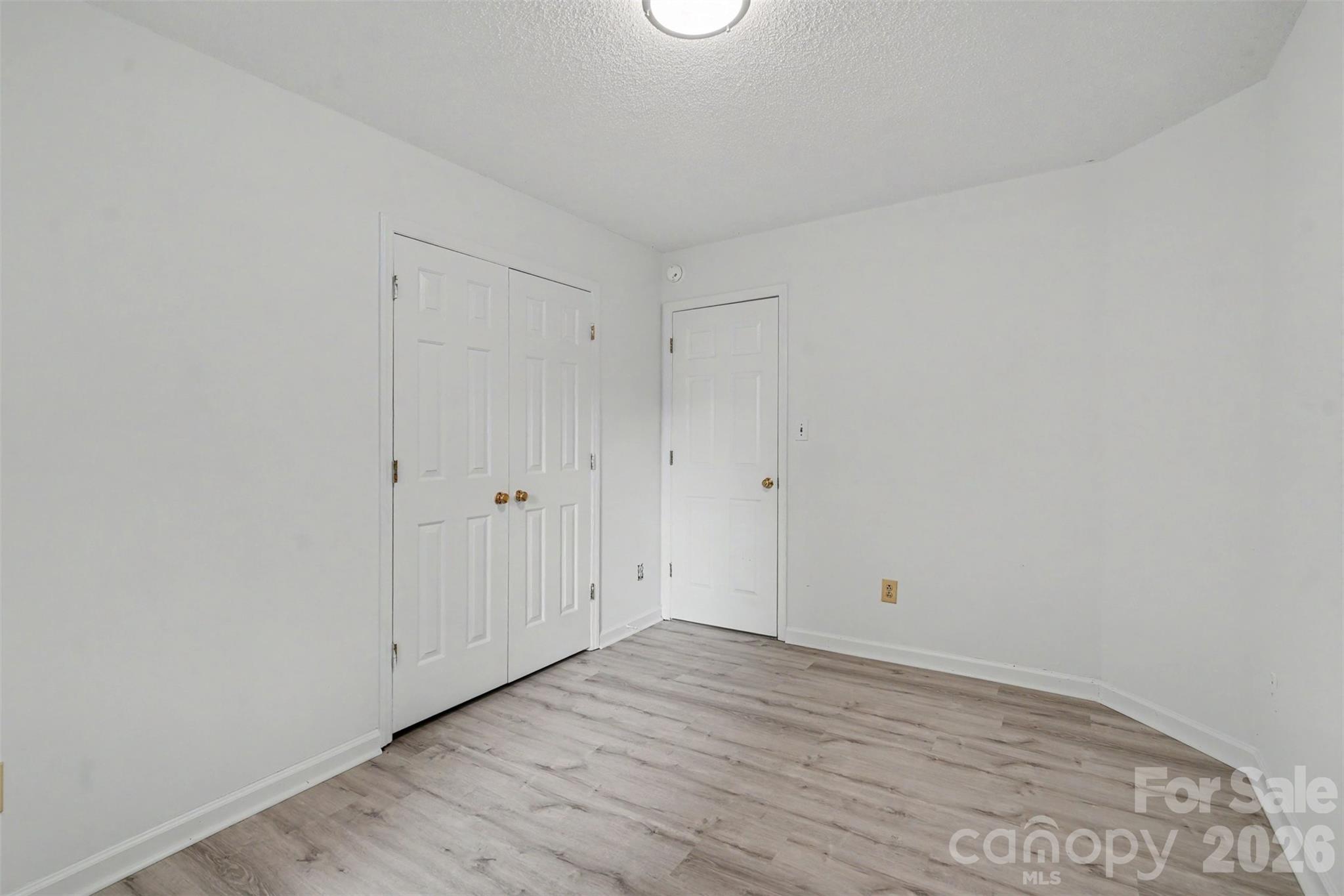 2711 Bob White Circle