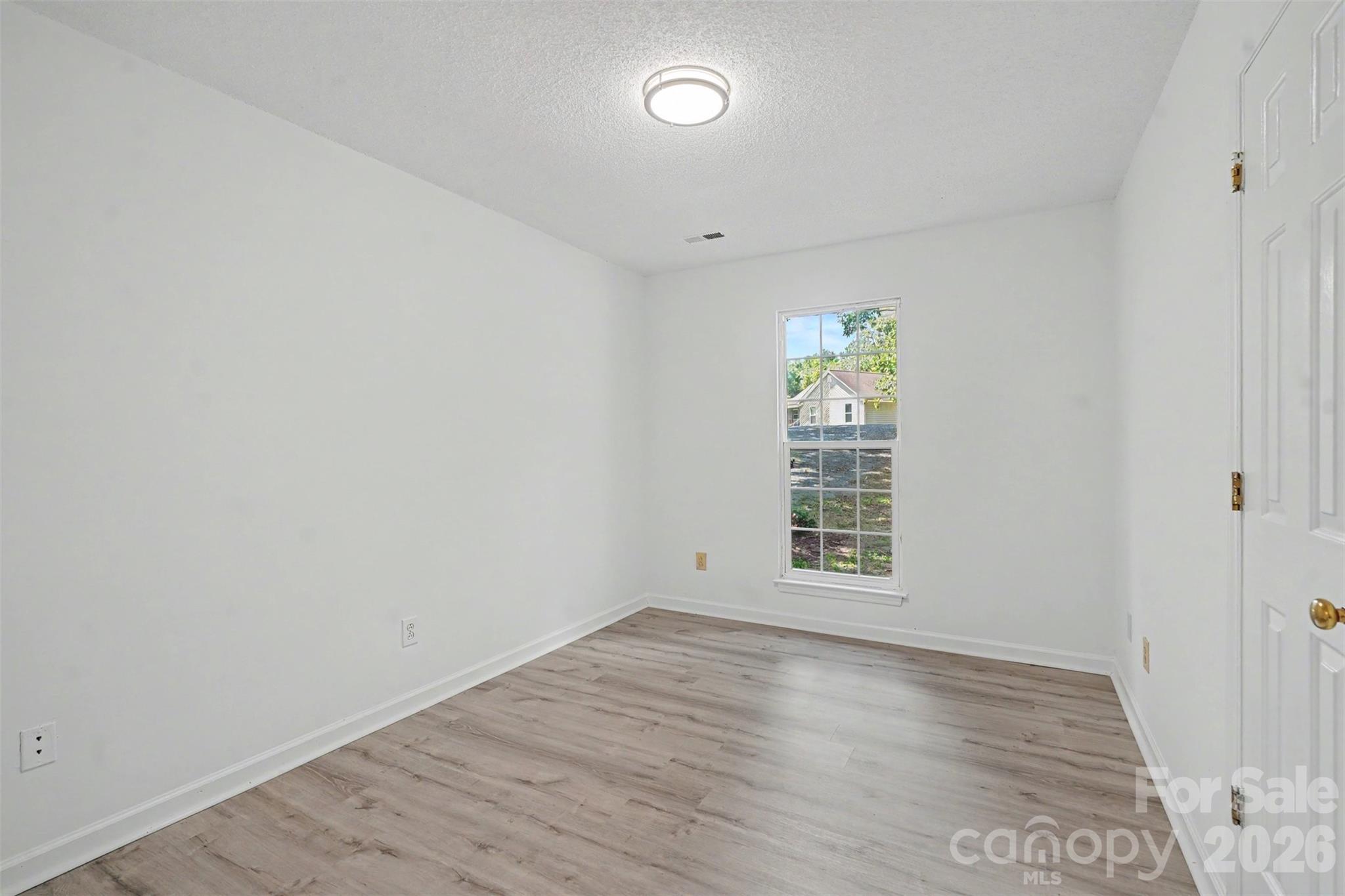 2711 Bob White Circle