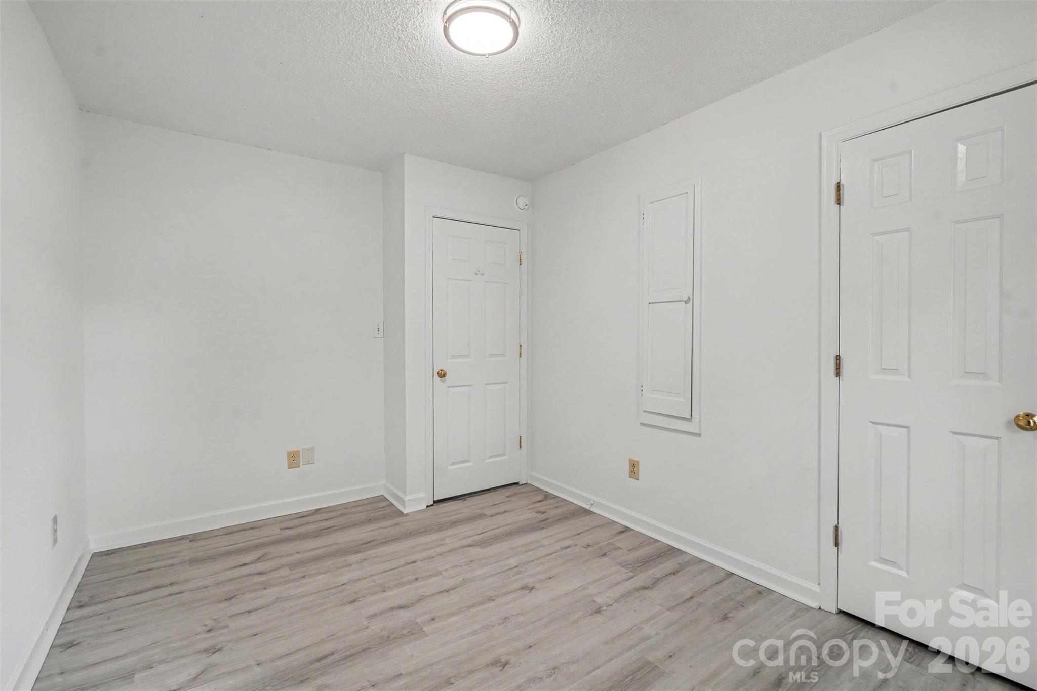 2711 Bob White Circle