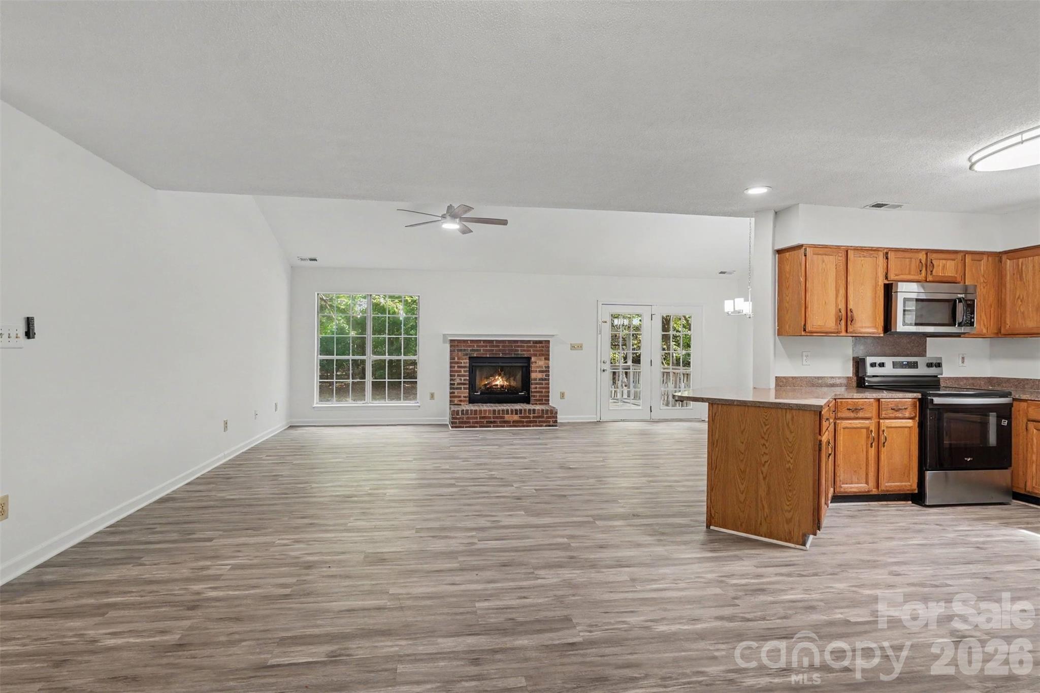2711 Bob White Circle