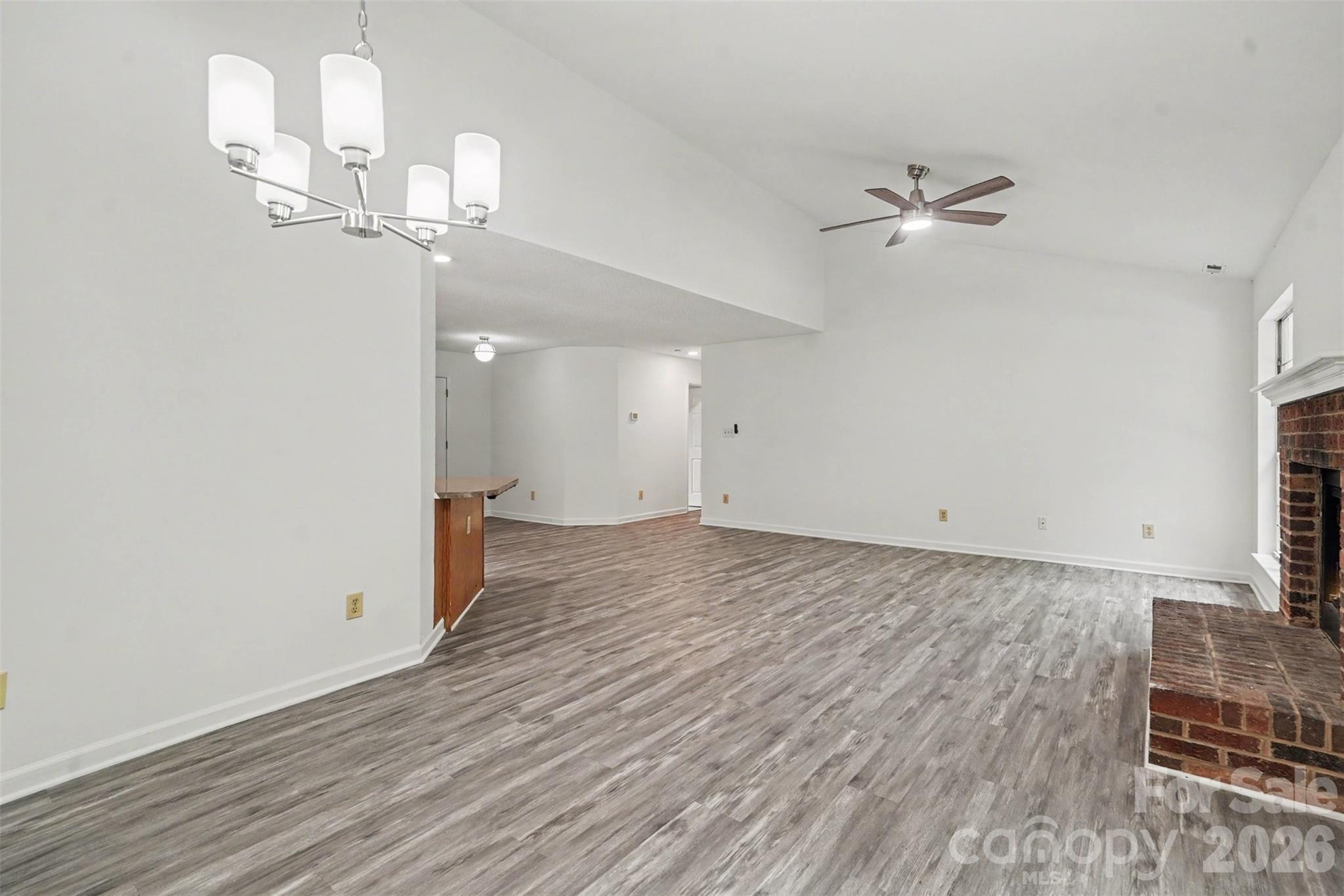 2711 Bob White Circle