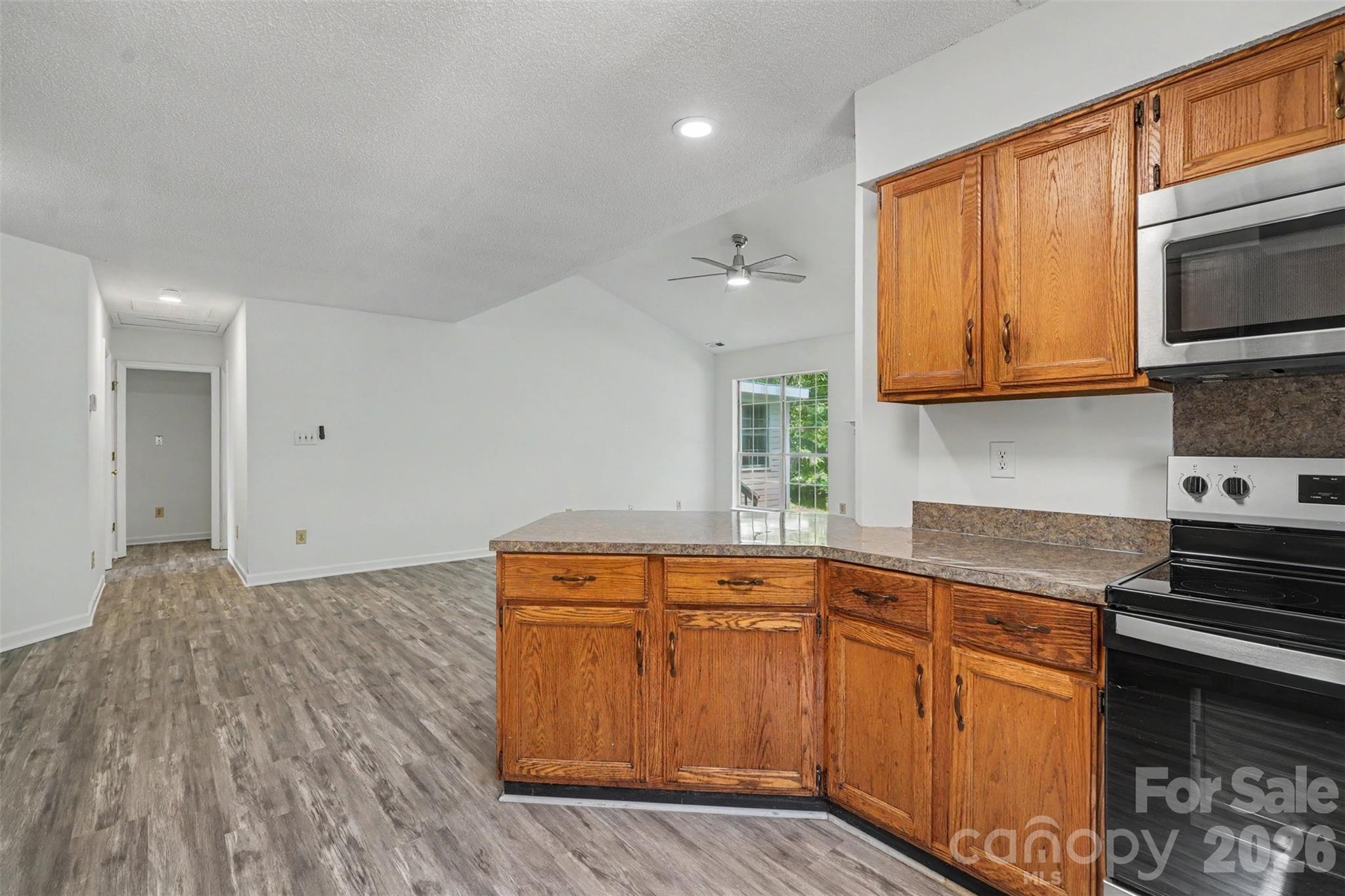 2711 Bob White Circle