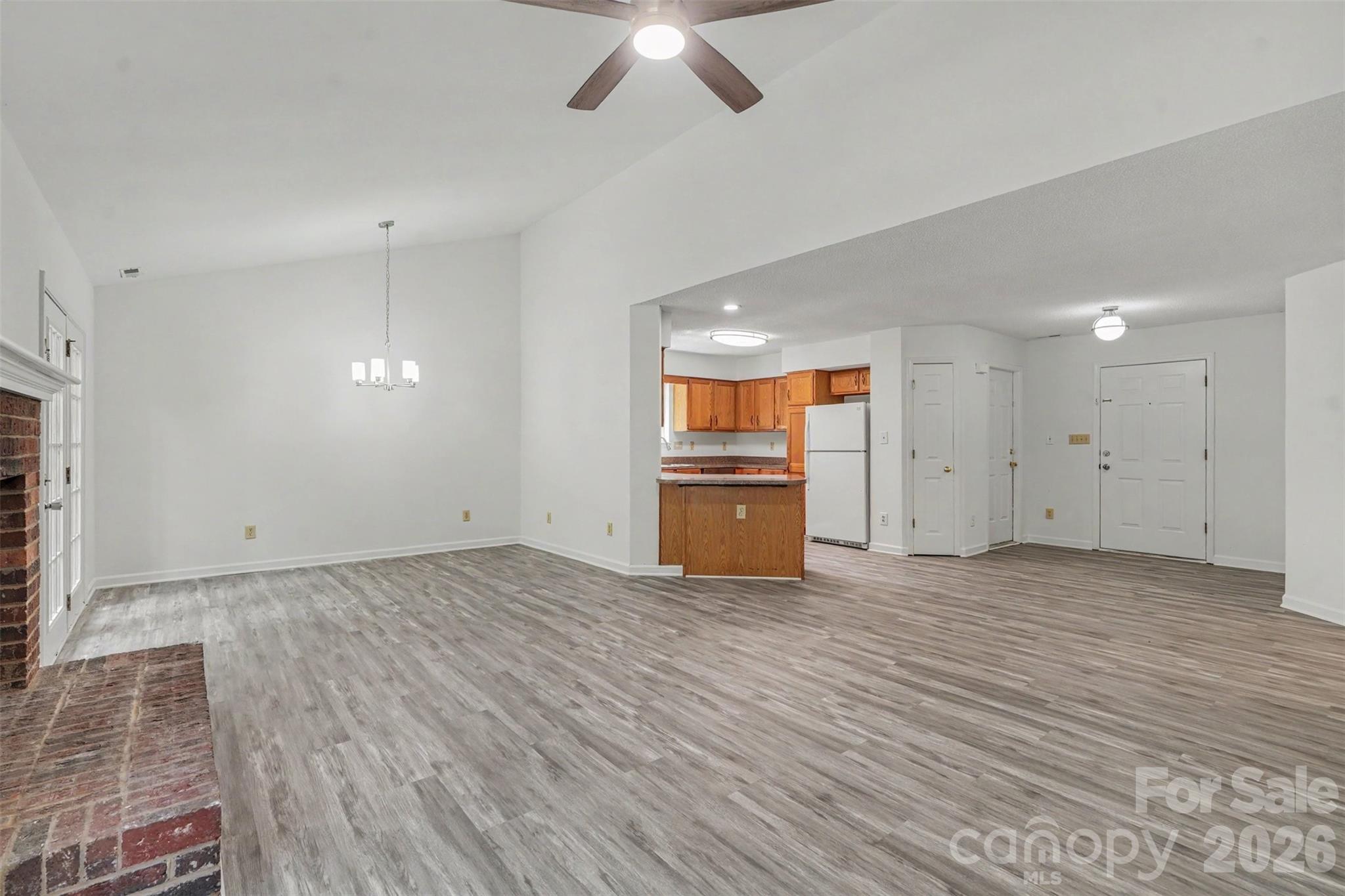 2711 Bob White Circle