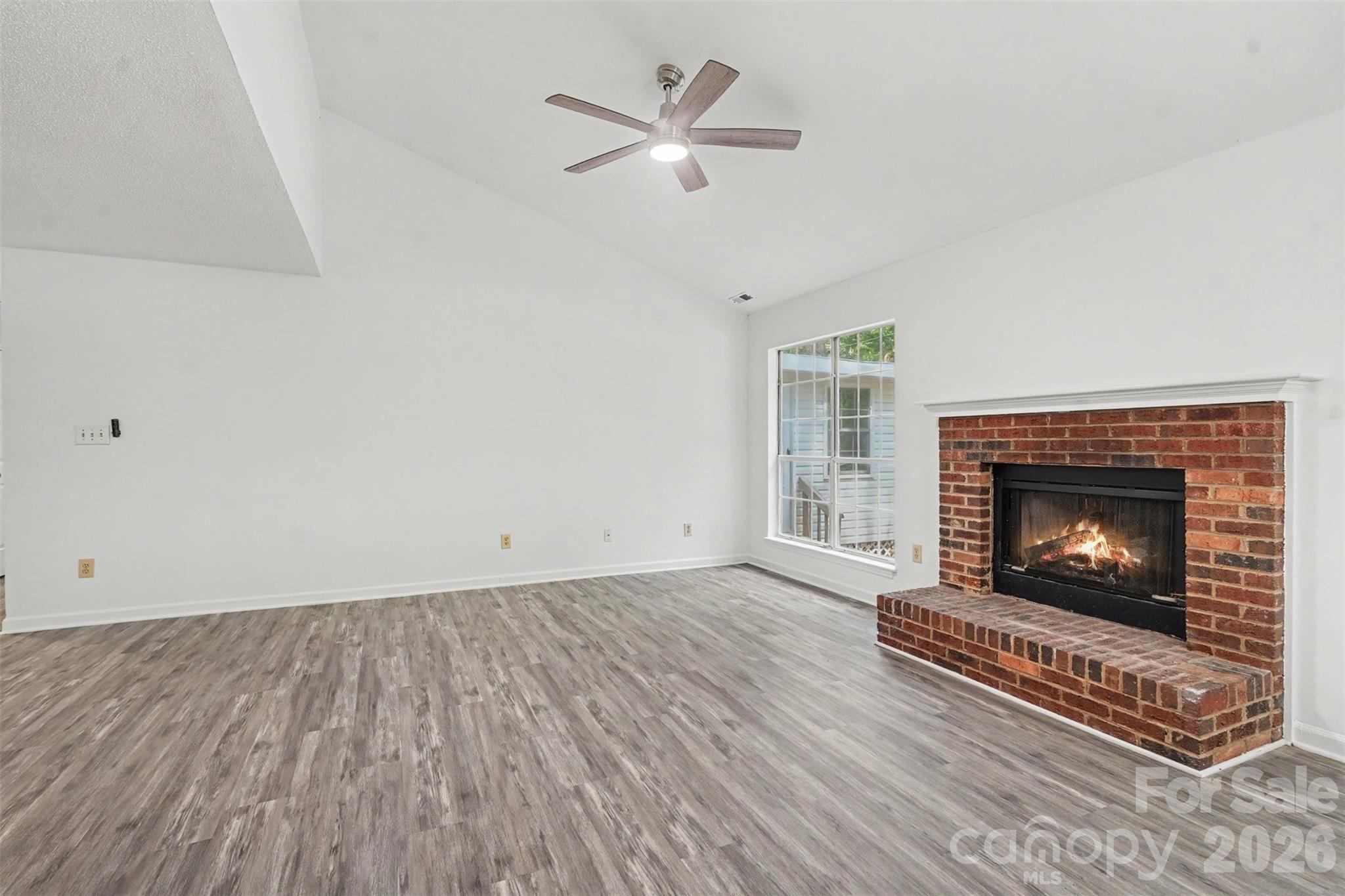 2711 Bob White Circle