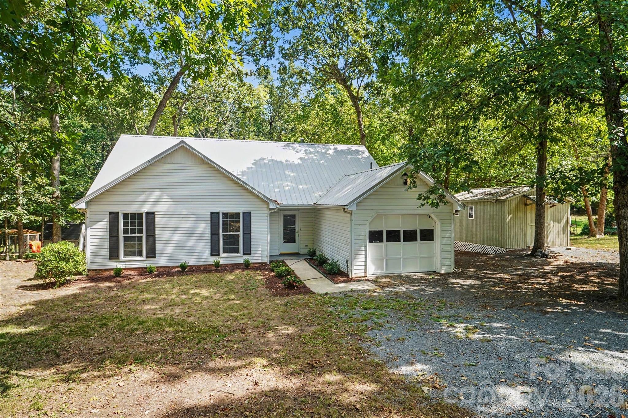 2711 Bob White Circle