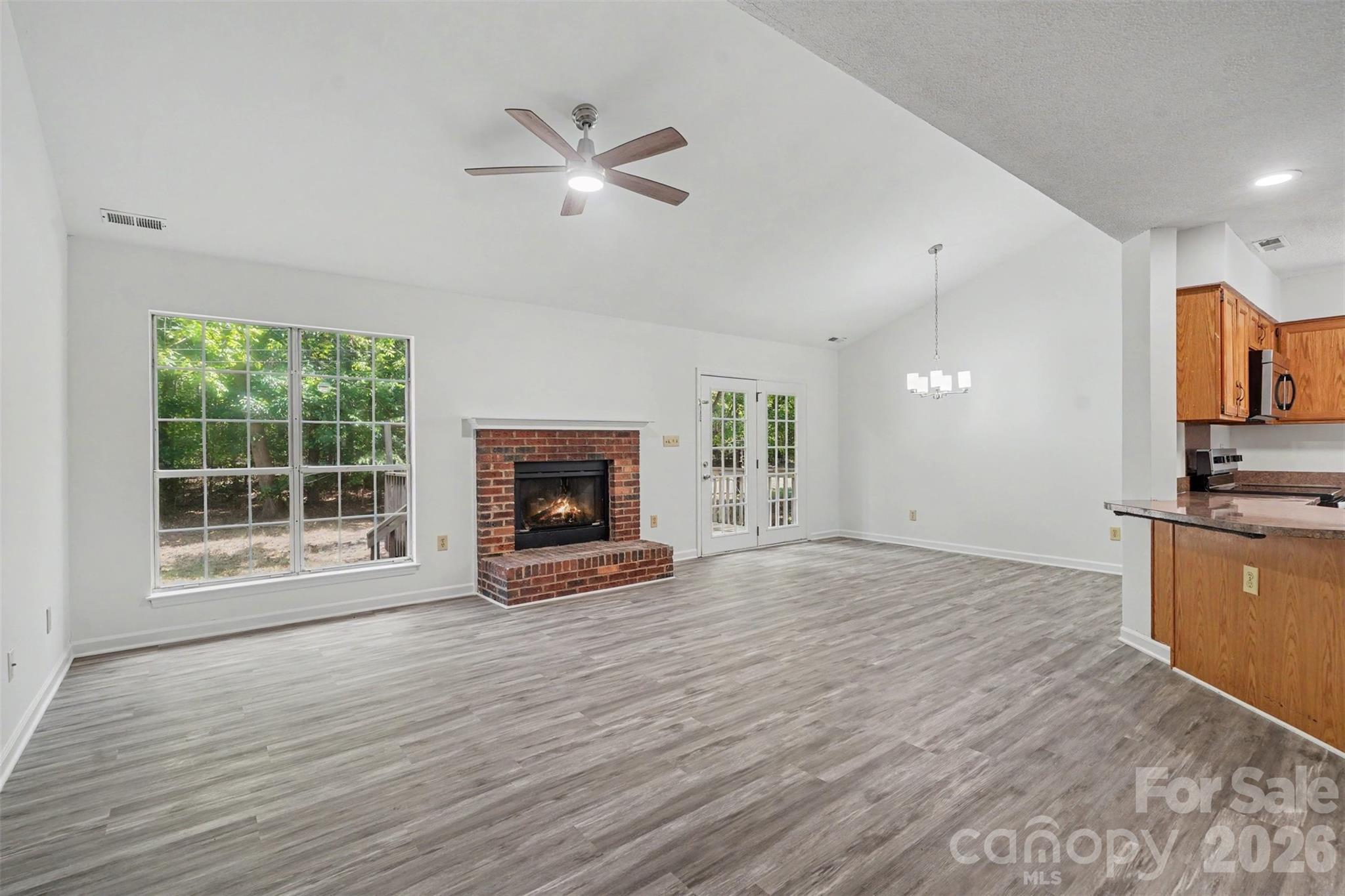 2711 Bob White Circle