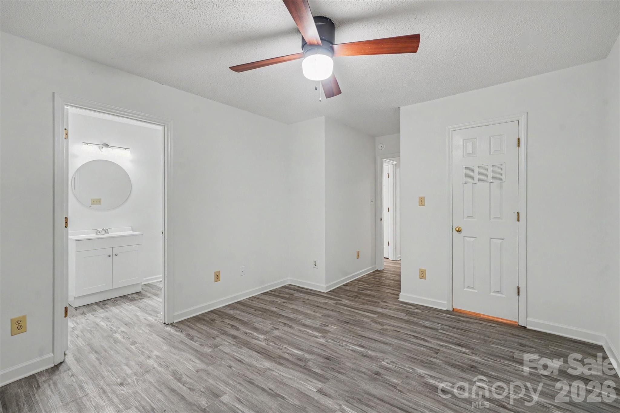 2711 Bob White Circle