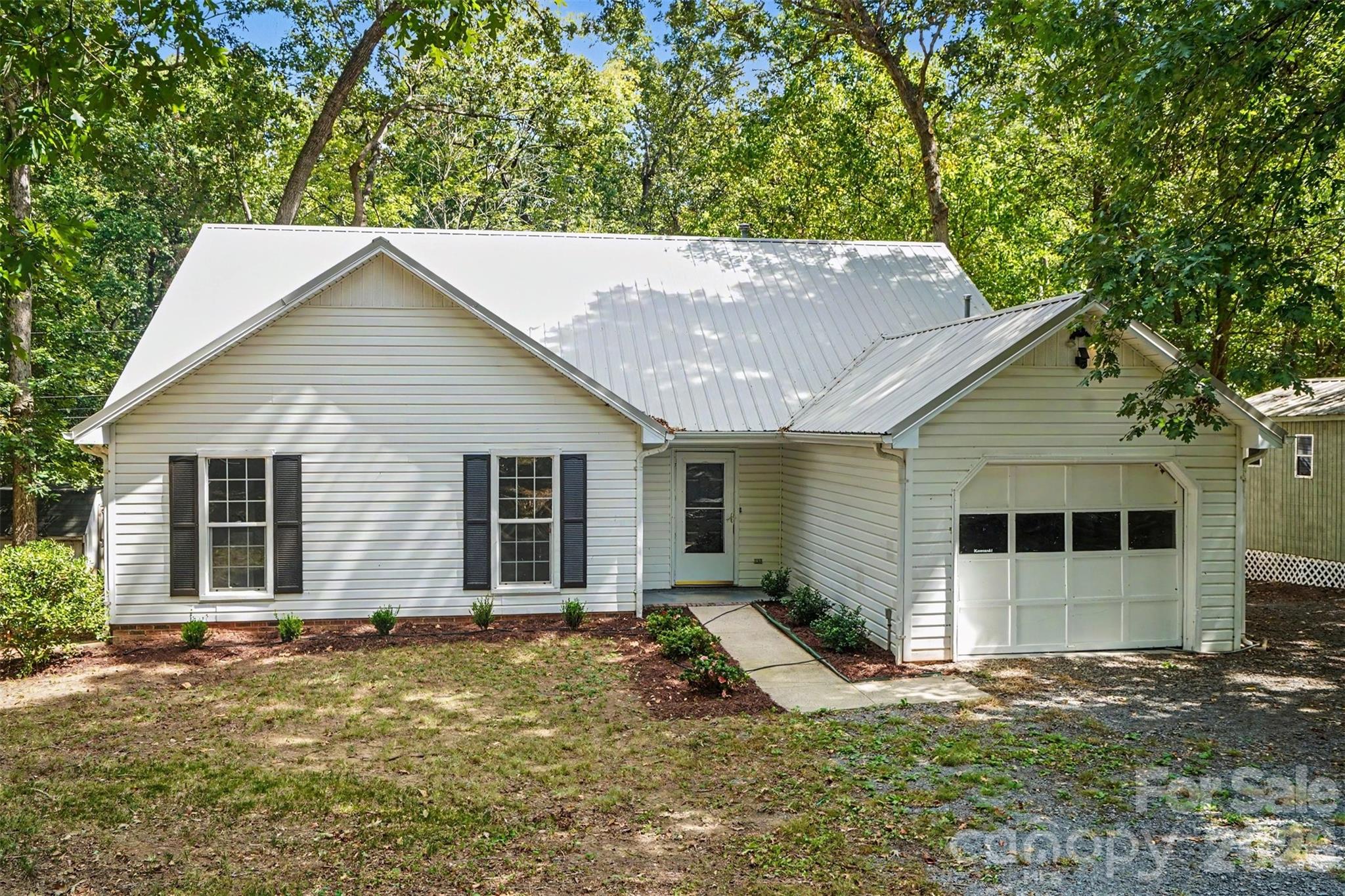 2711 Bob White Circle