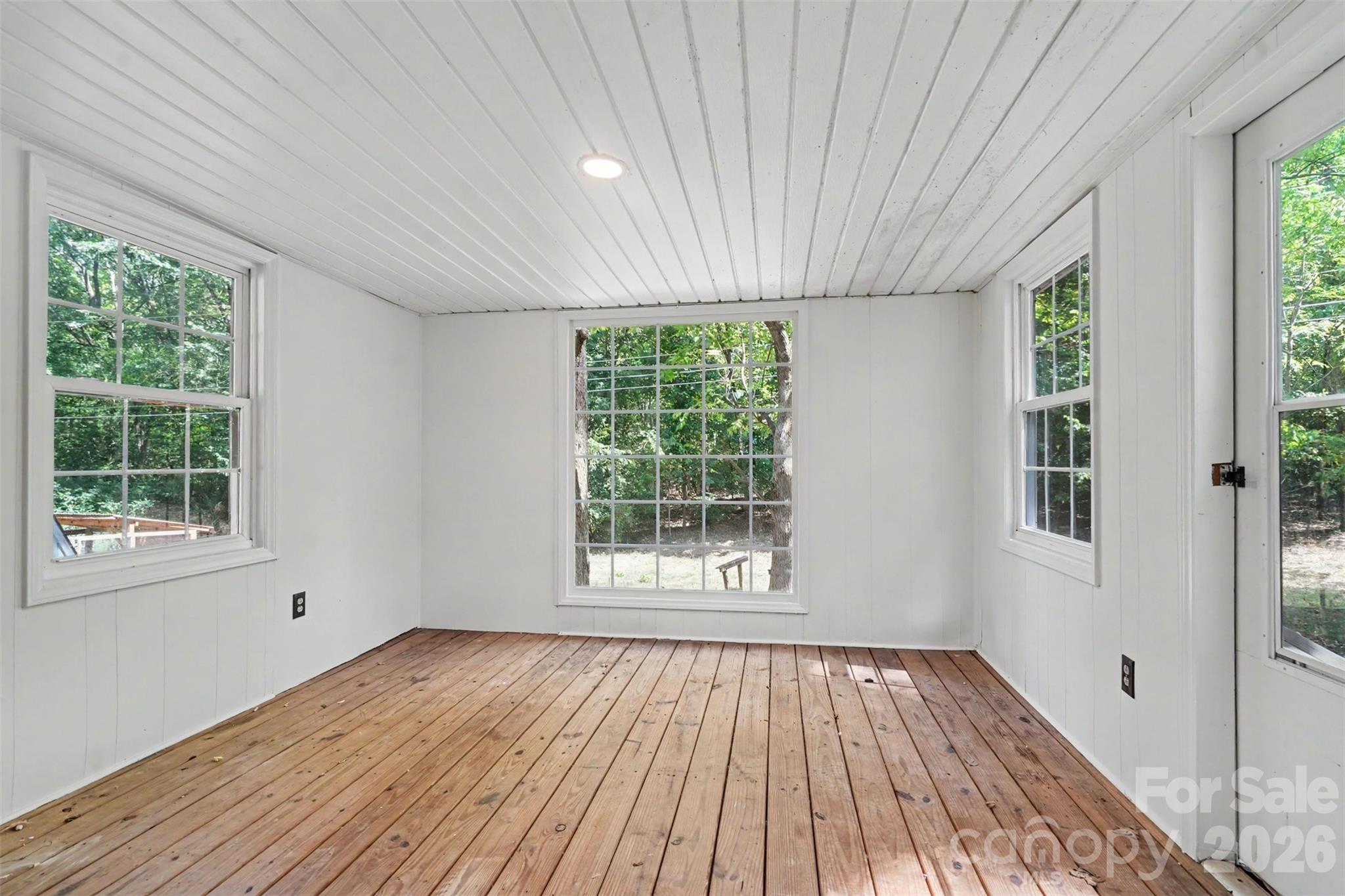 2711 Bob White Circle