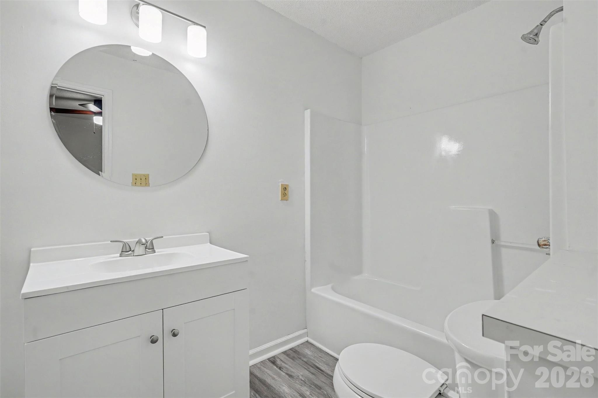 2711 Bob White Circle