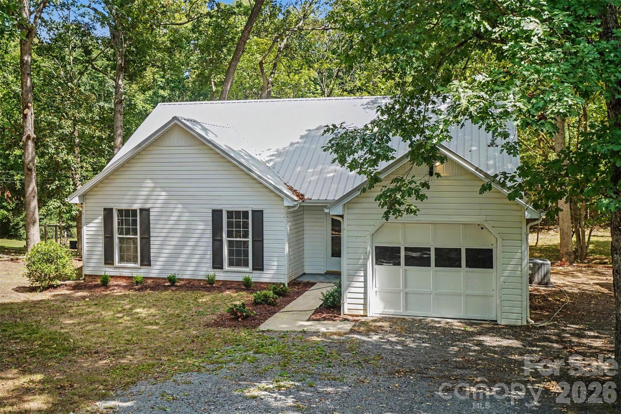 2711 Bob White Circle