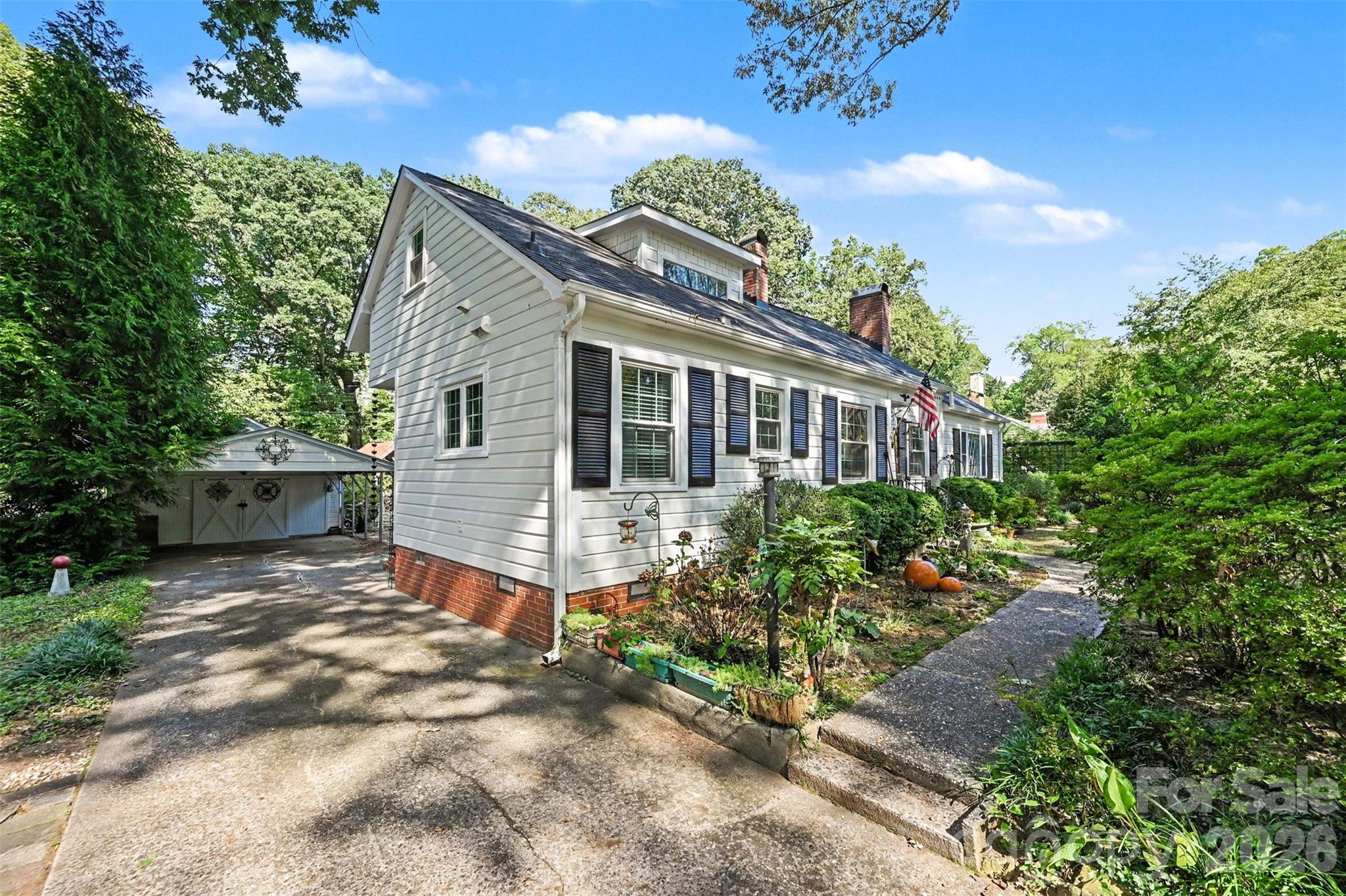 1301 Pinecrest Avenue