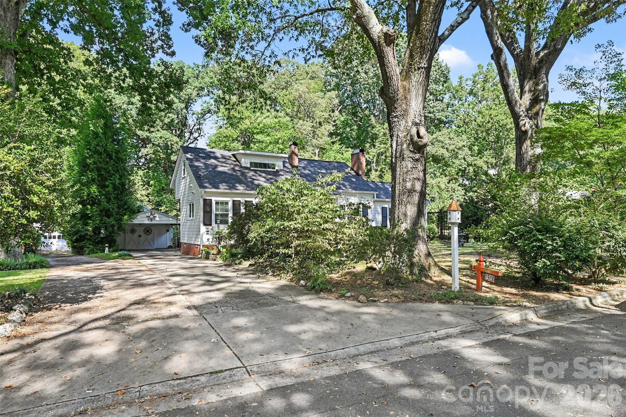 1301 Pinecrest Avenue