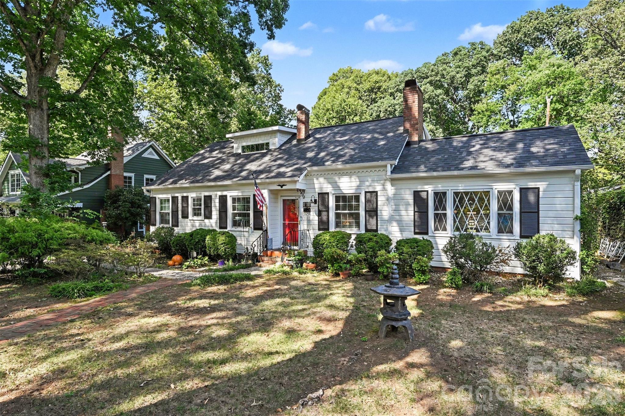 1301 Pinecrest Avenue