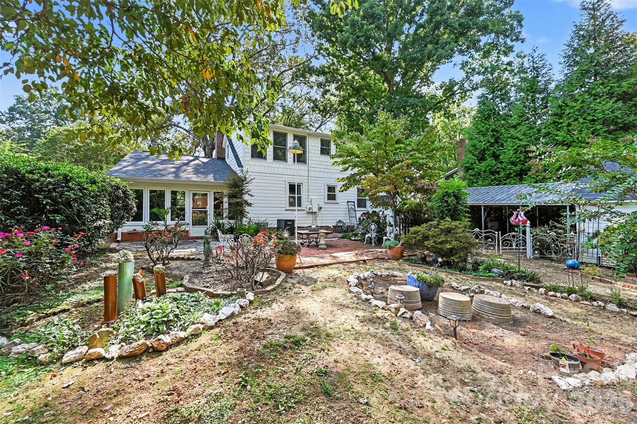 1301 Pinecrest Avenue