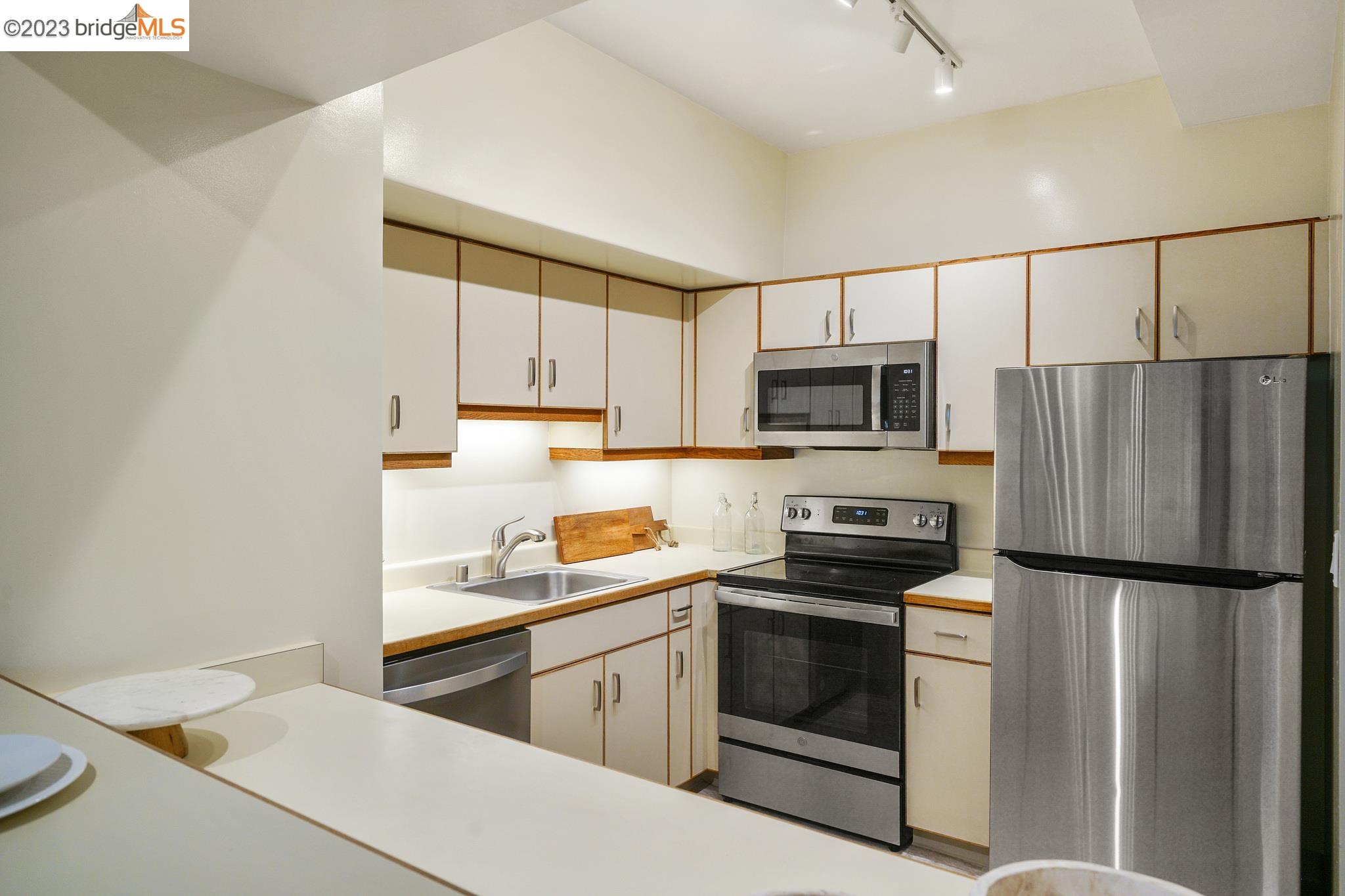 6363 Christie Ave Unit: 224
