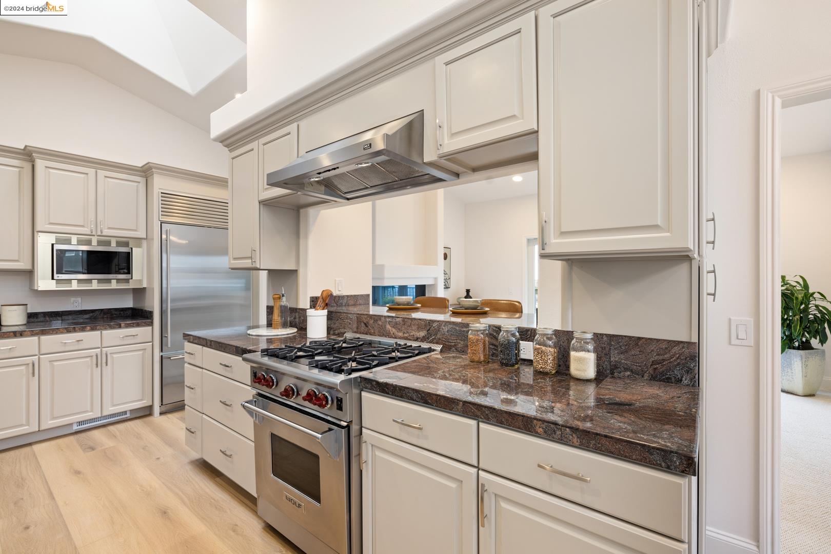 1834 Grand View