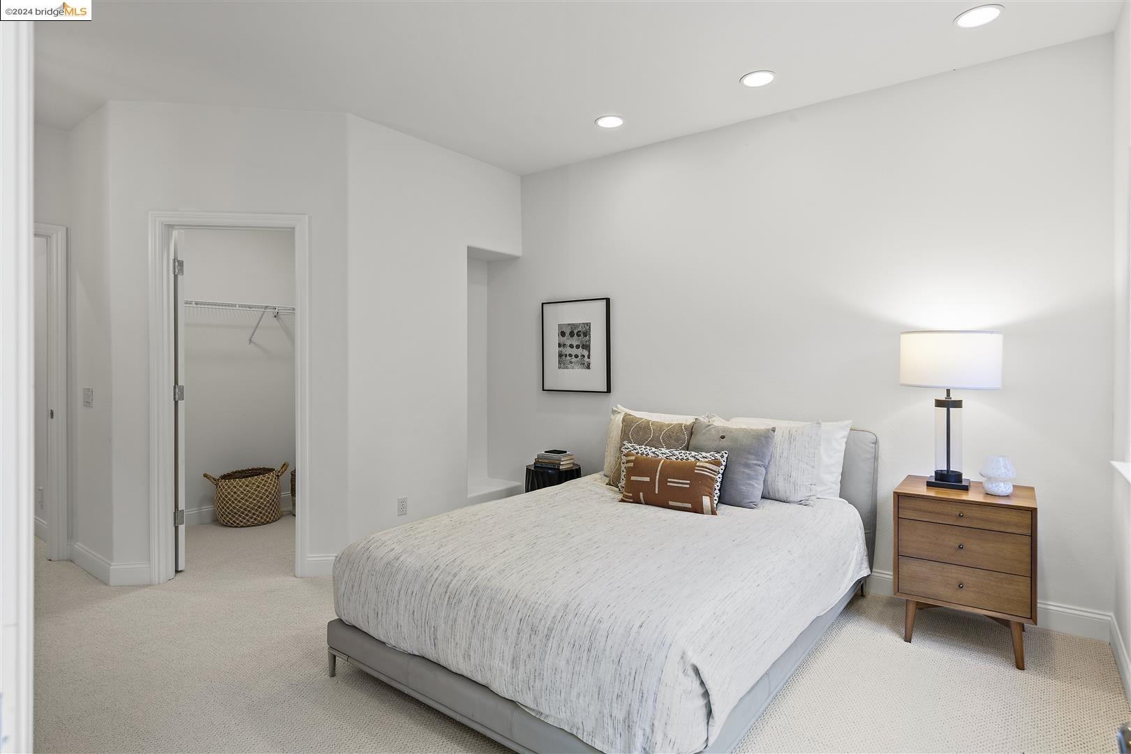 1834 Grand View