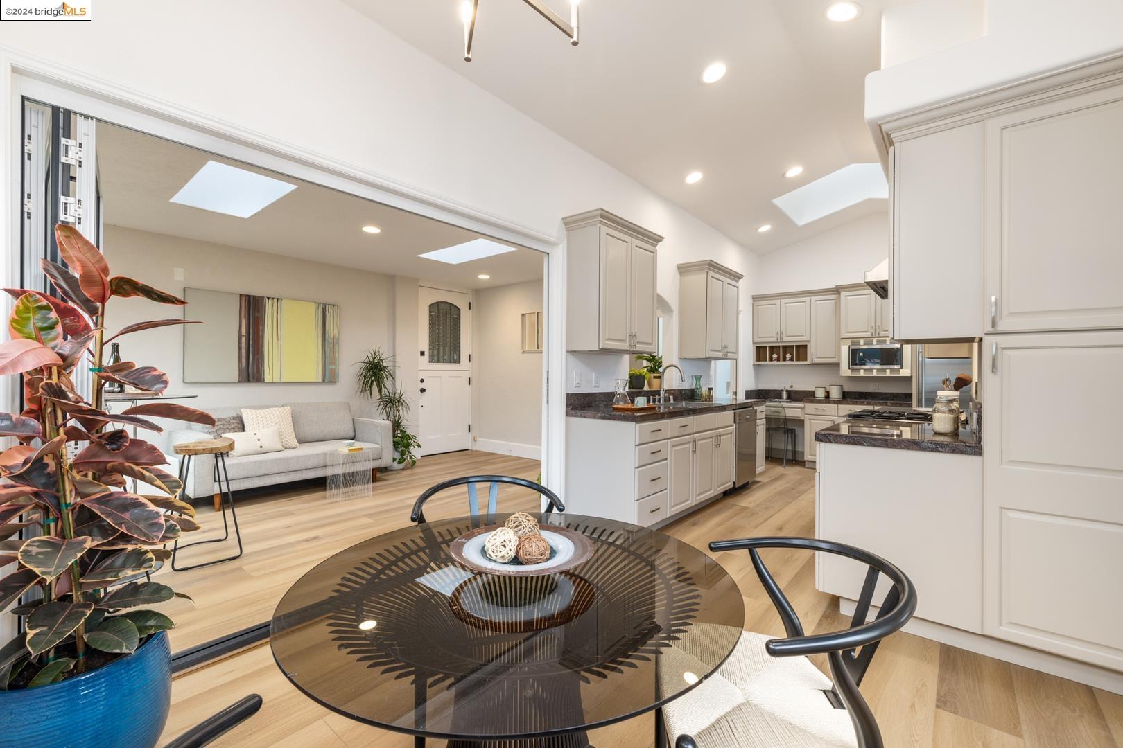 1834 Grand View