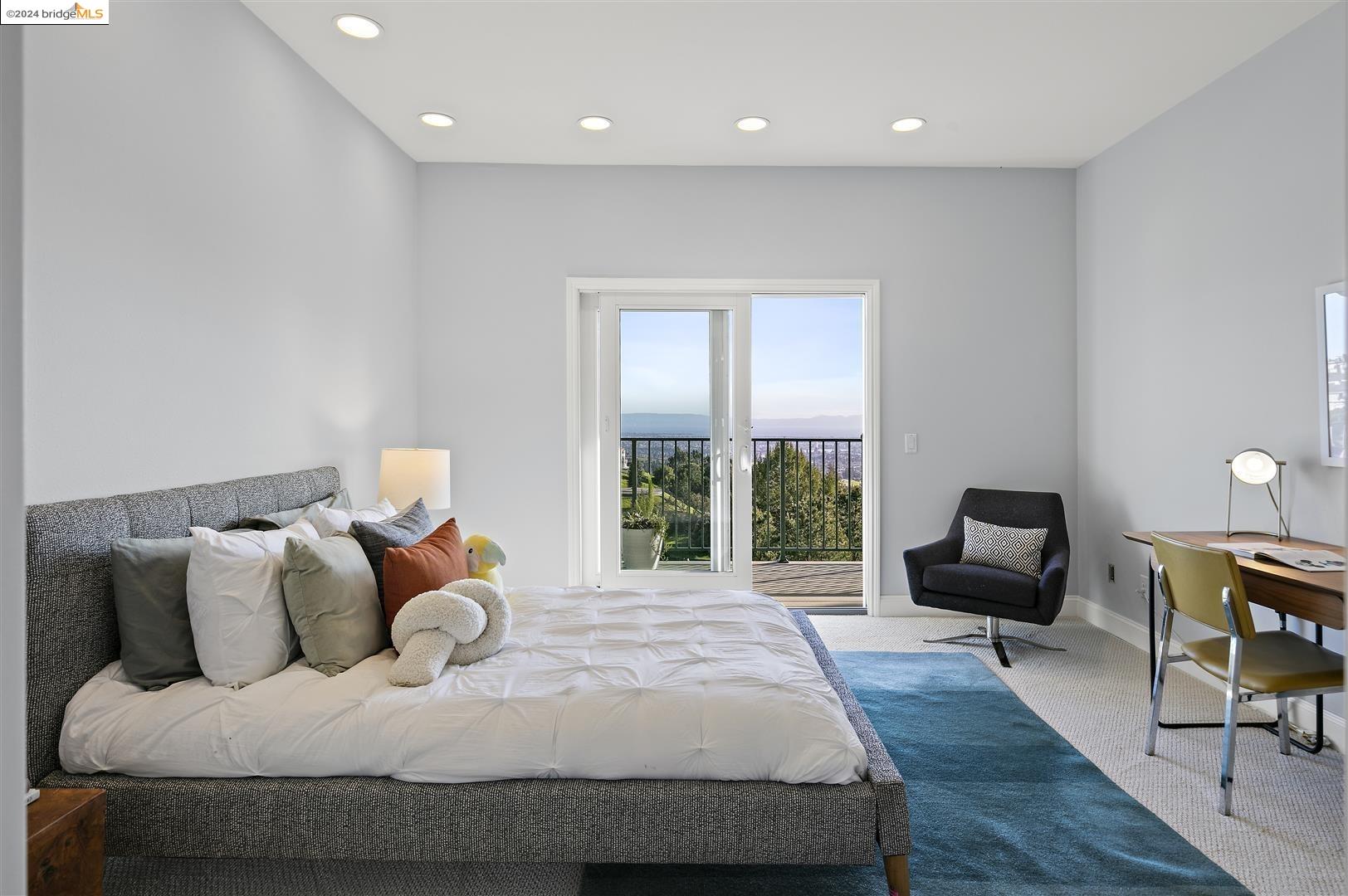 1834 Grand View