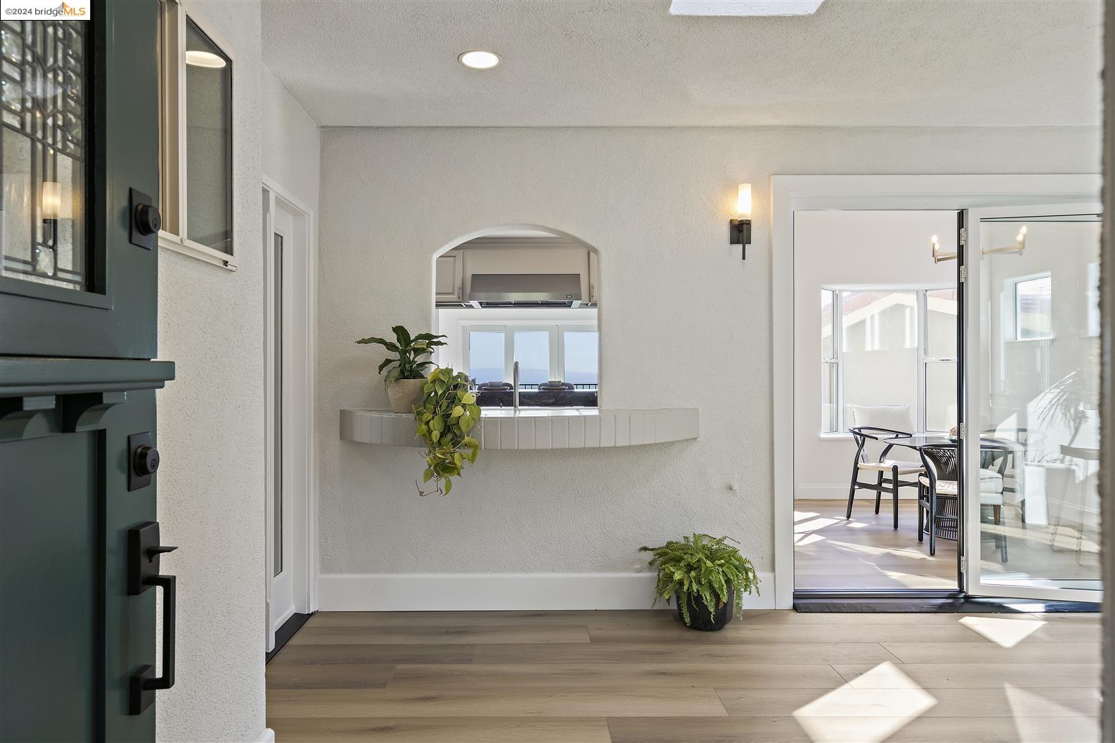 1834 Grand View