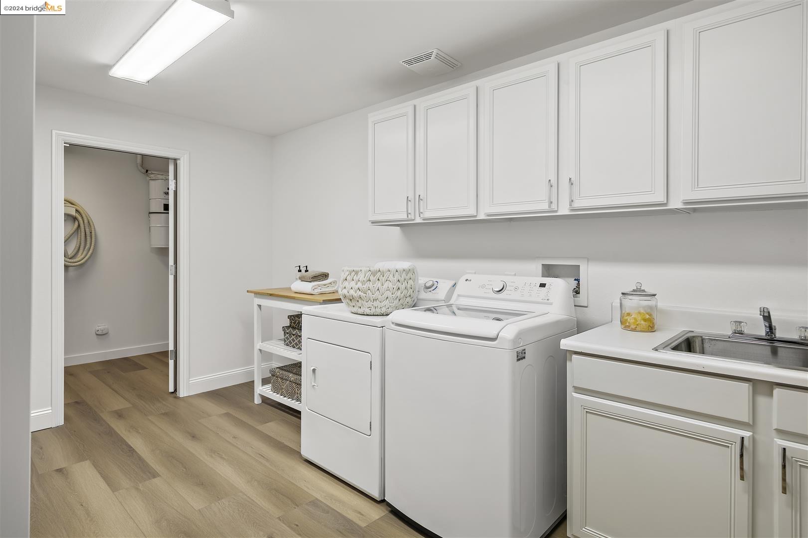 1834 Grand View