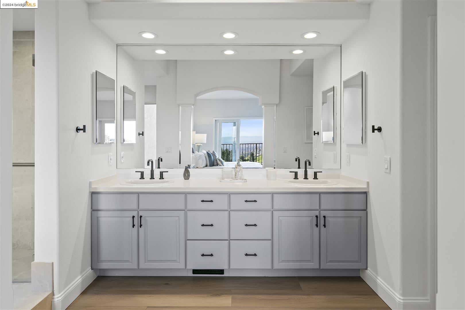 1834 Grand View