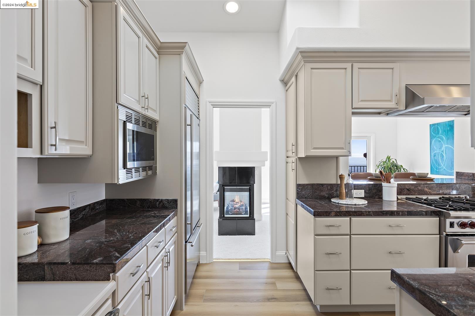 1834 Grand View