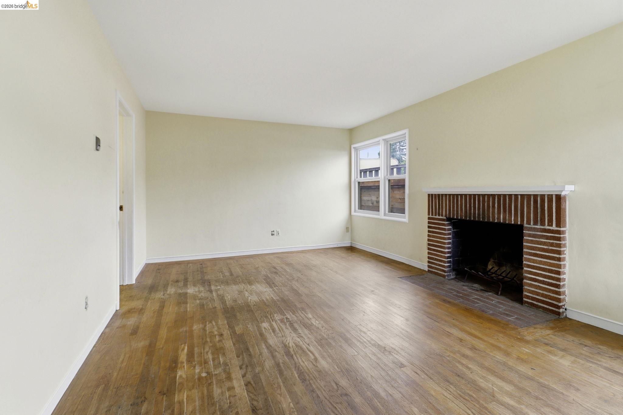 1529 Ada St