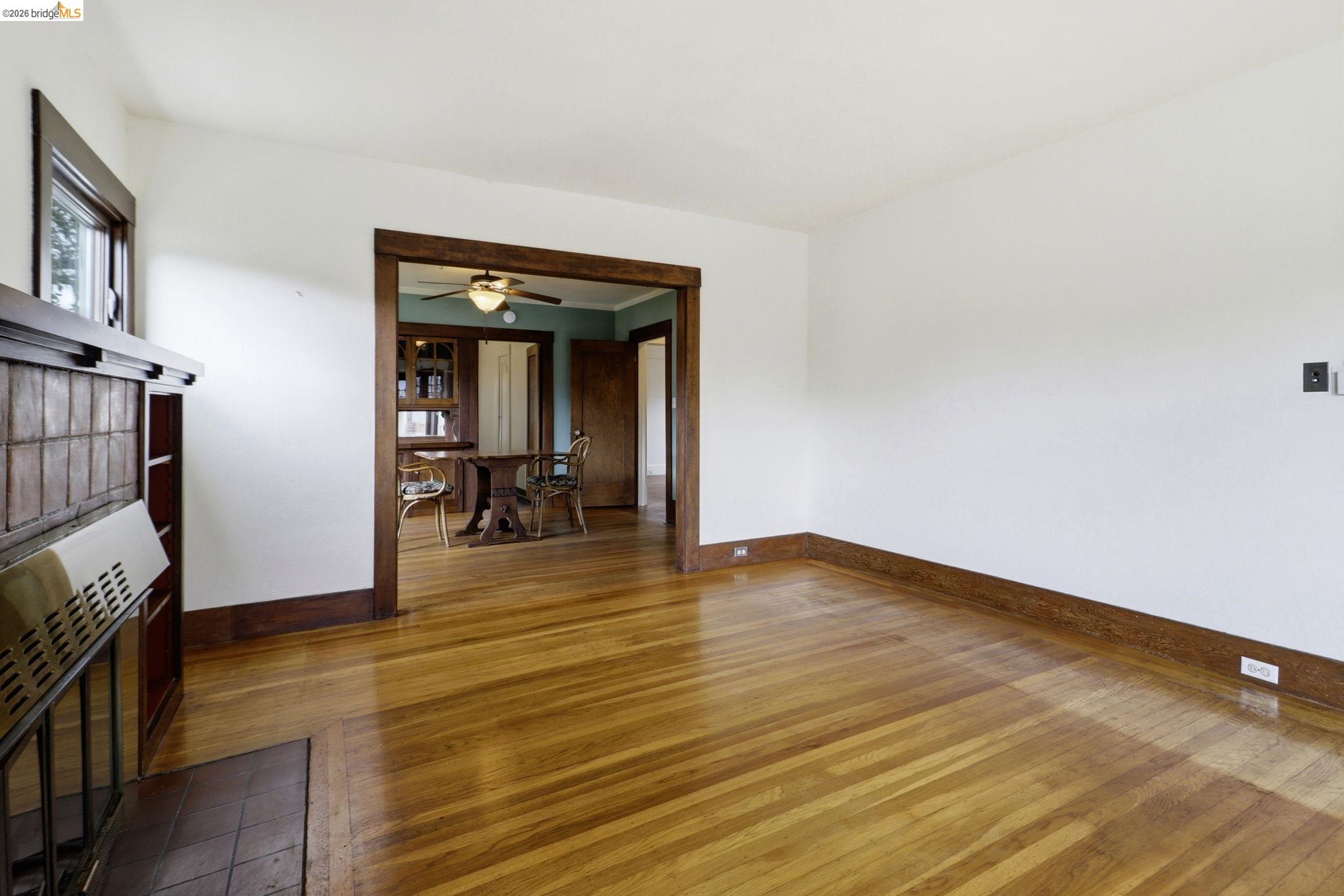 1529 Ada St