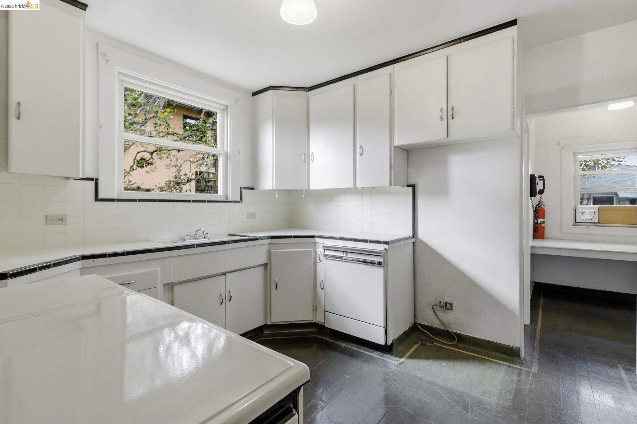 1529 Ada St
