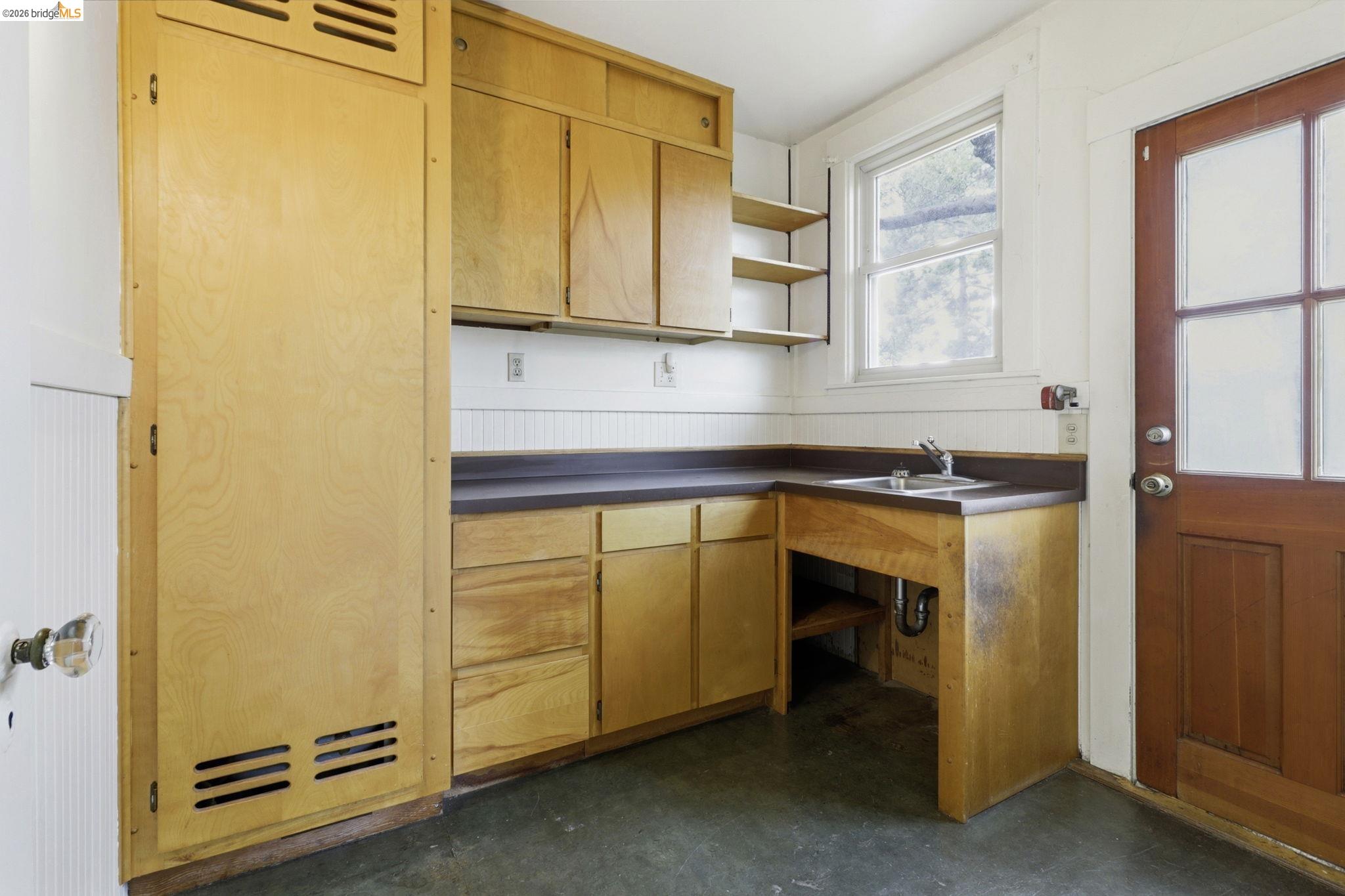 1529 Ada St