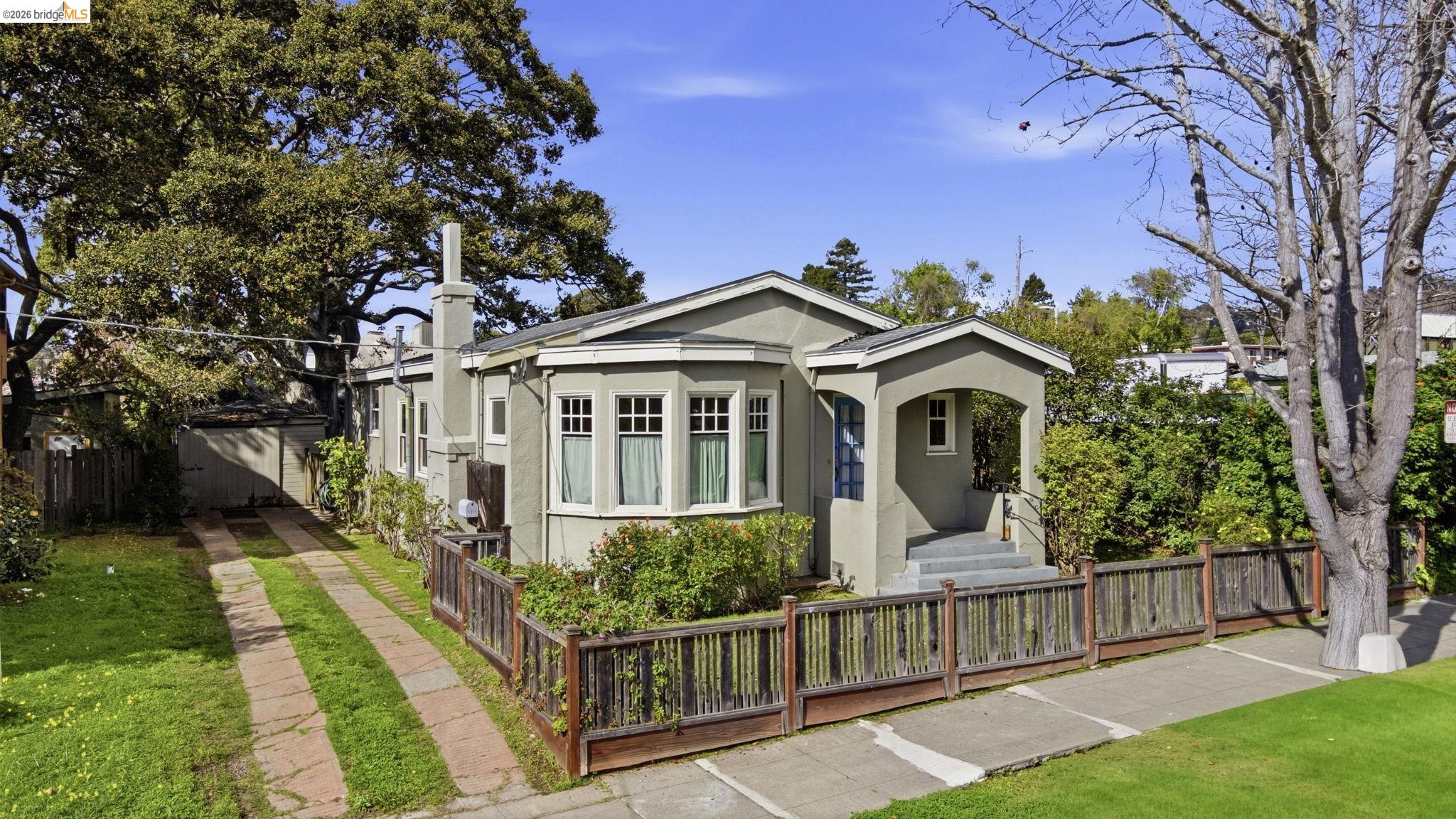 1529 Ada St