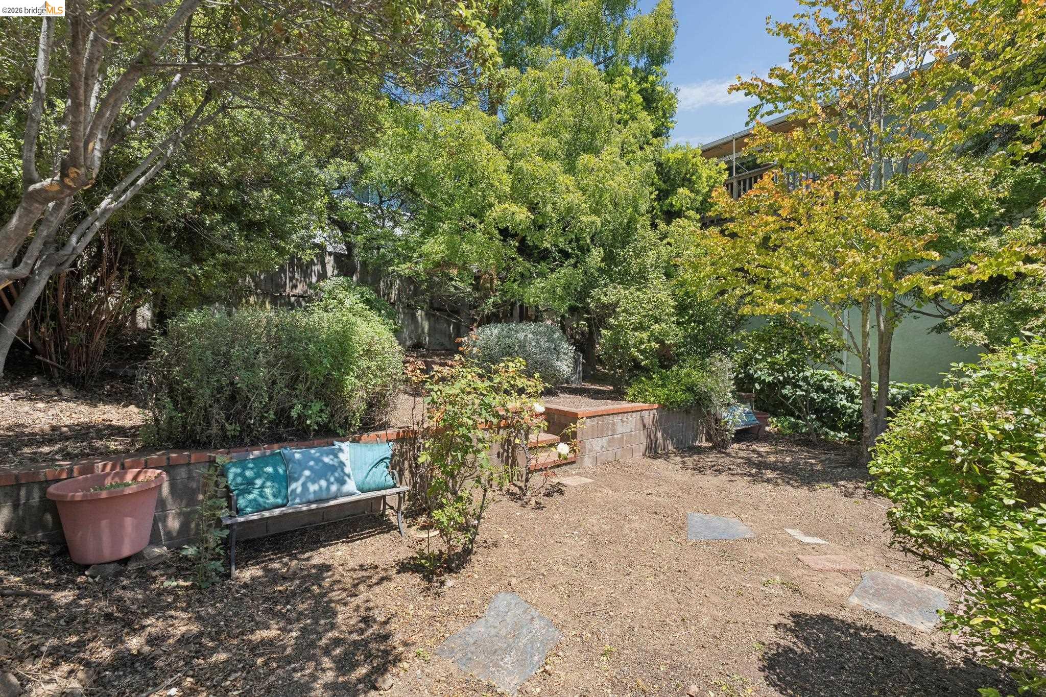 4050 Norton Ave