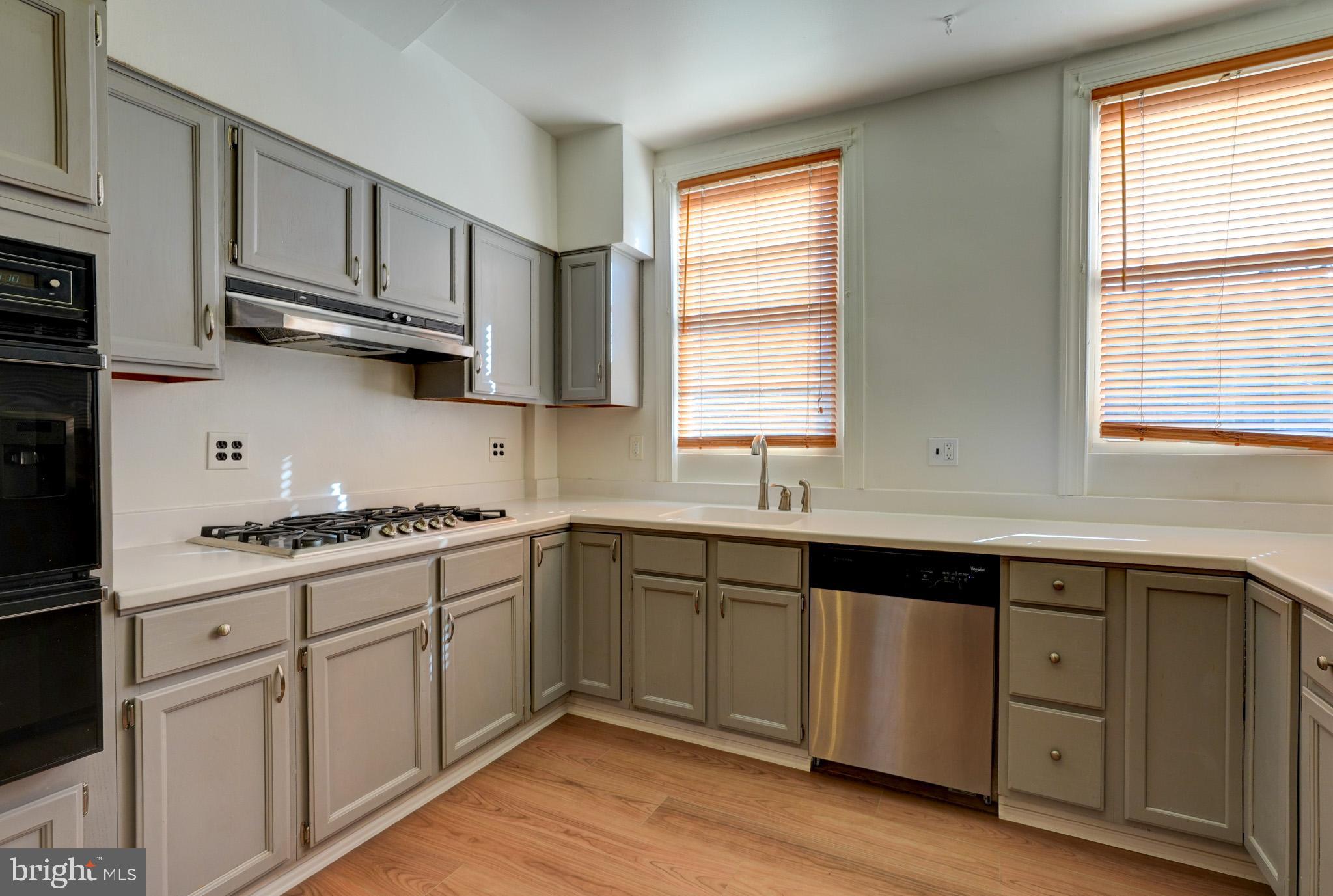 1209 I ST SE