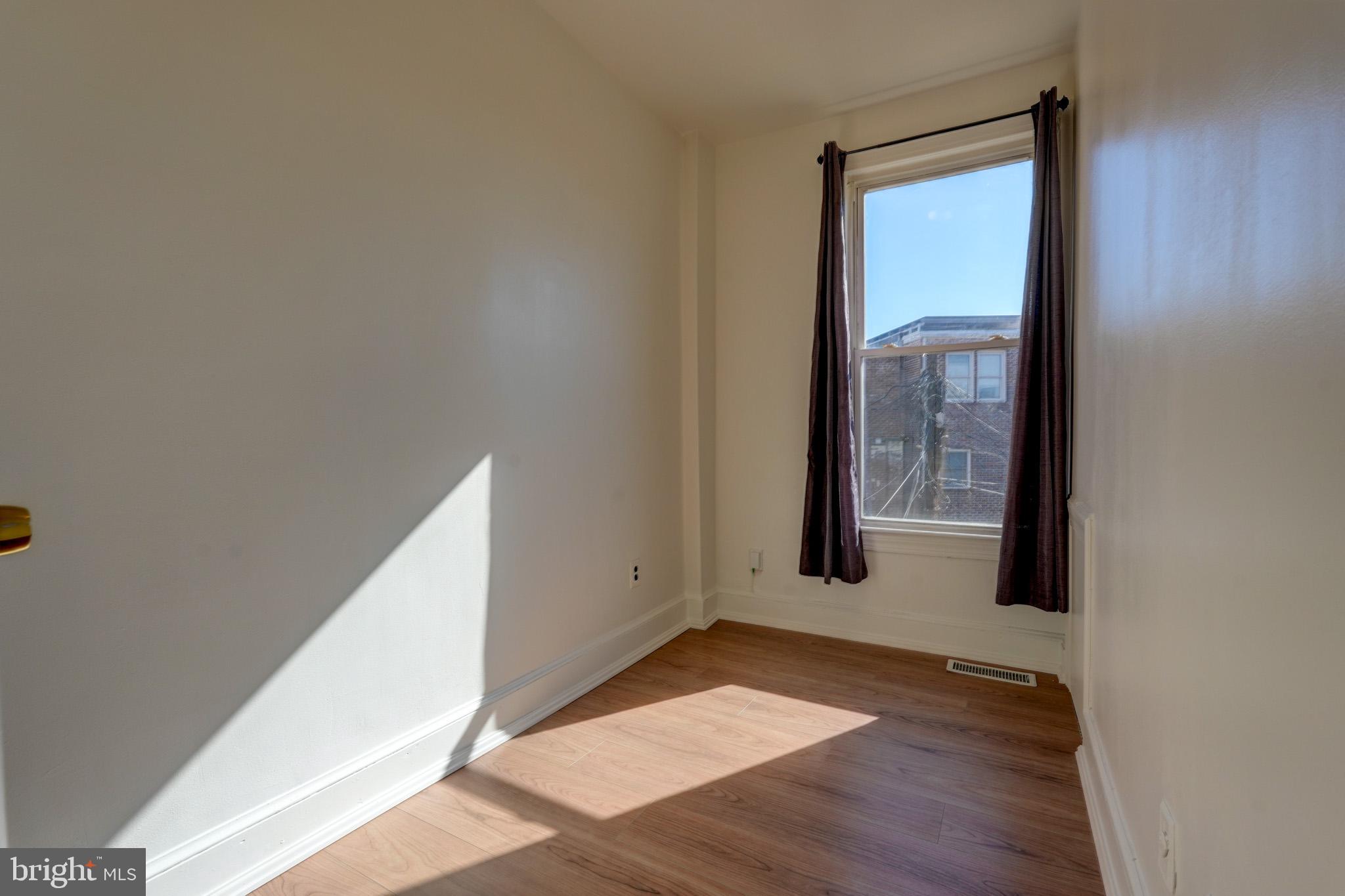 1209 I ST SE
