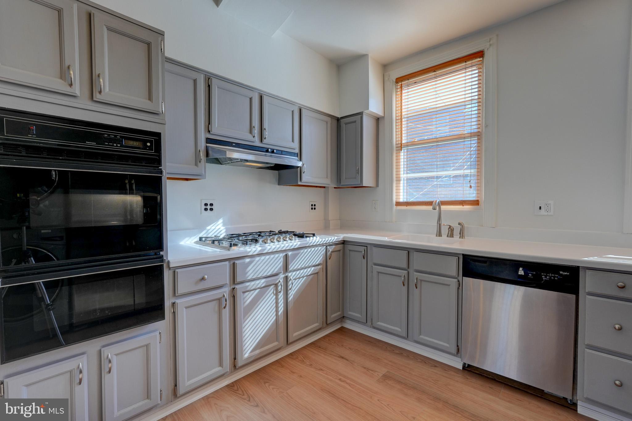 1209 I ST SE