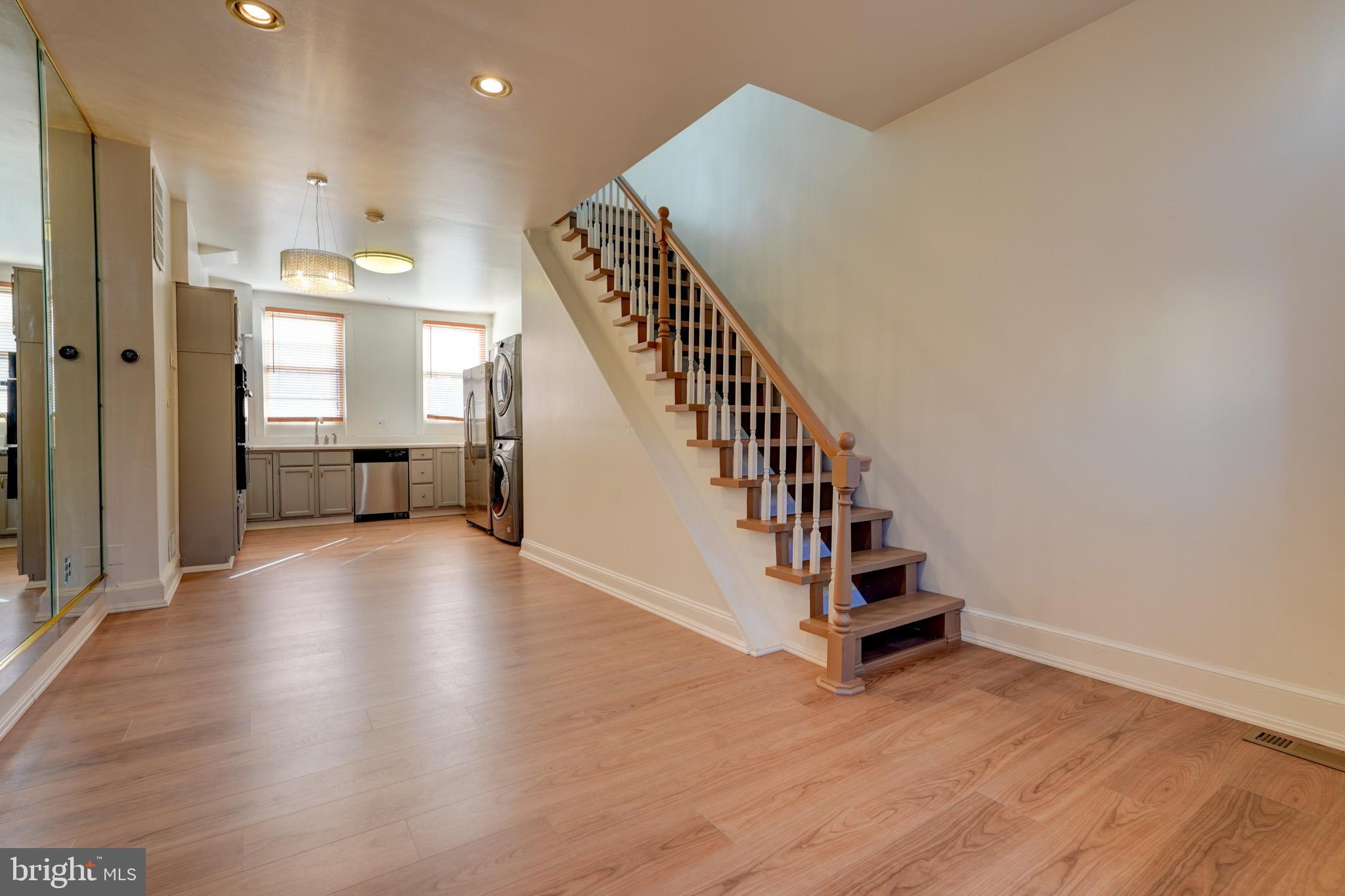 1209 I ST SE