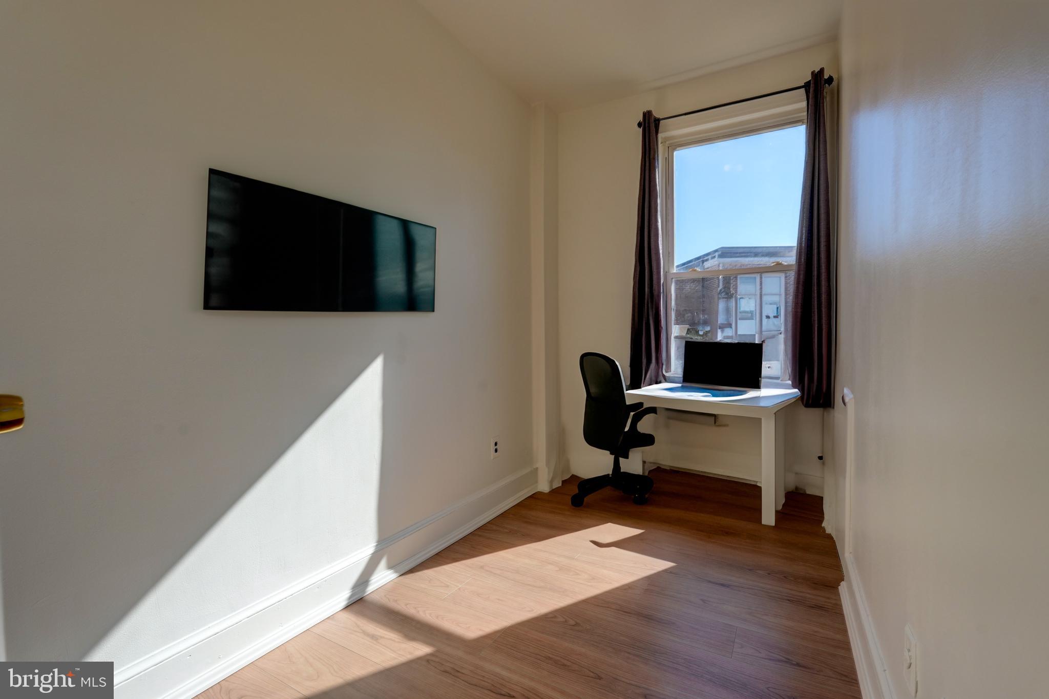 1209 I ST SE