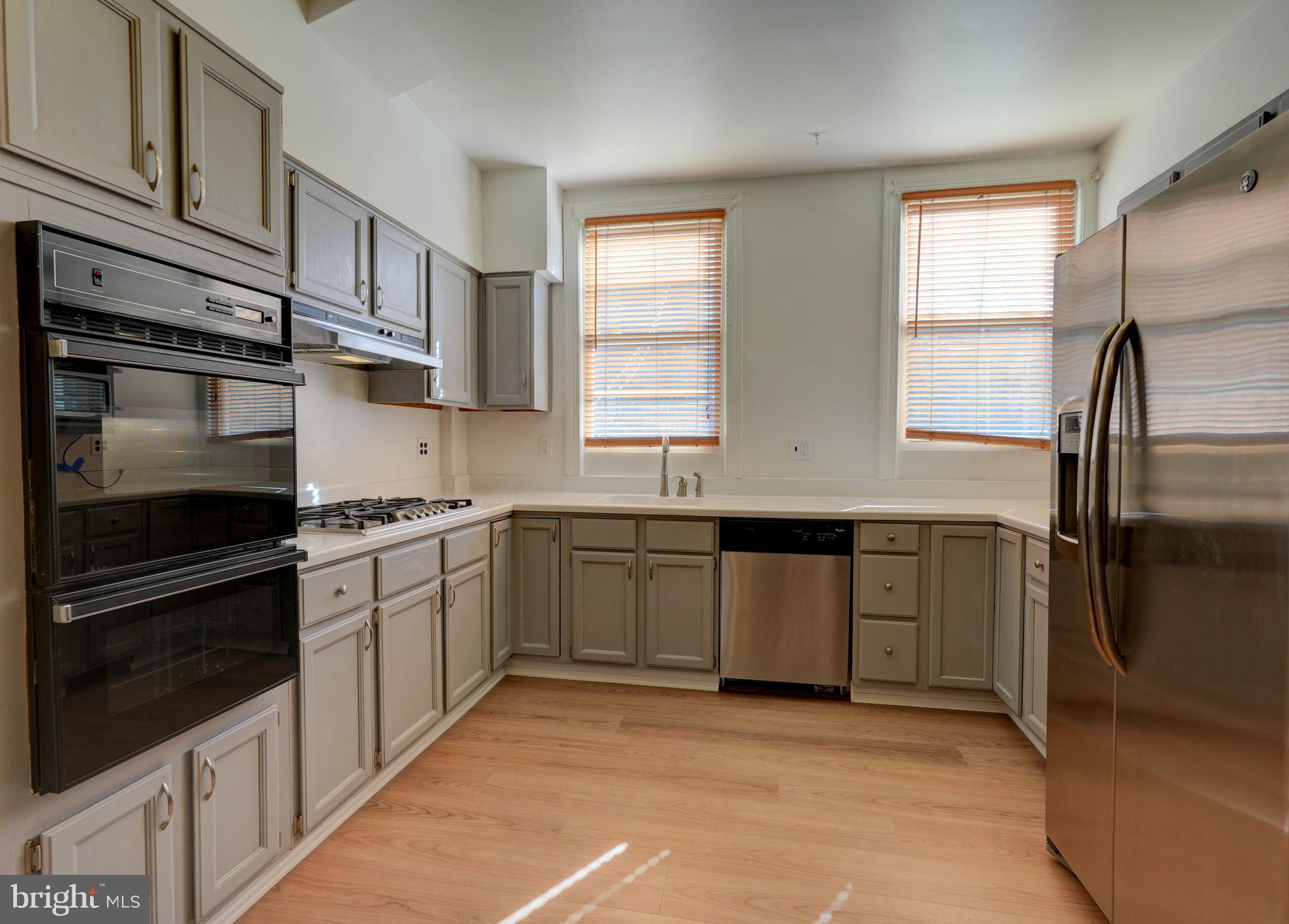 1209 I ST SE