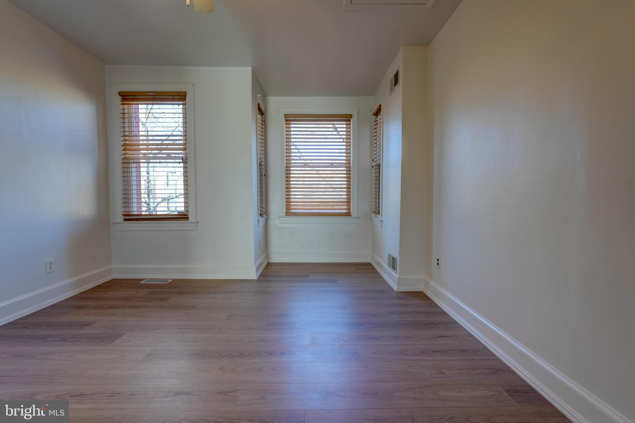 1209 I ST SE