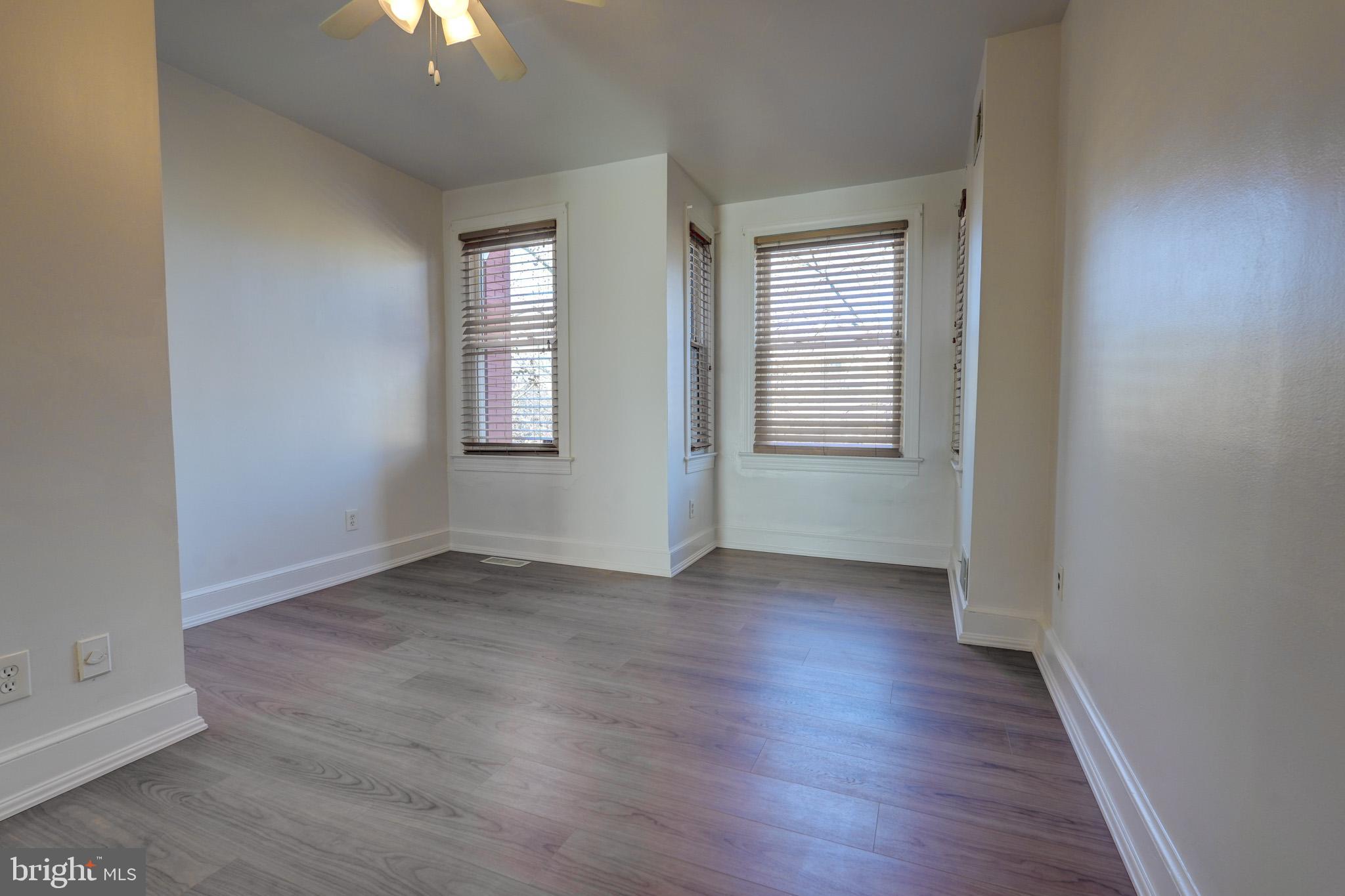 1209 I ST SE