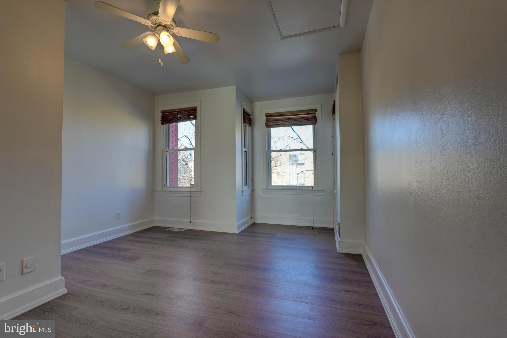 1209 I ST SE