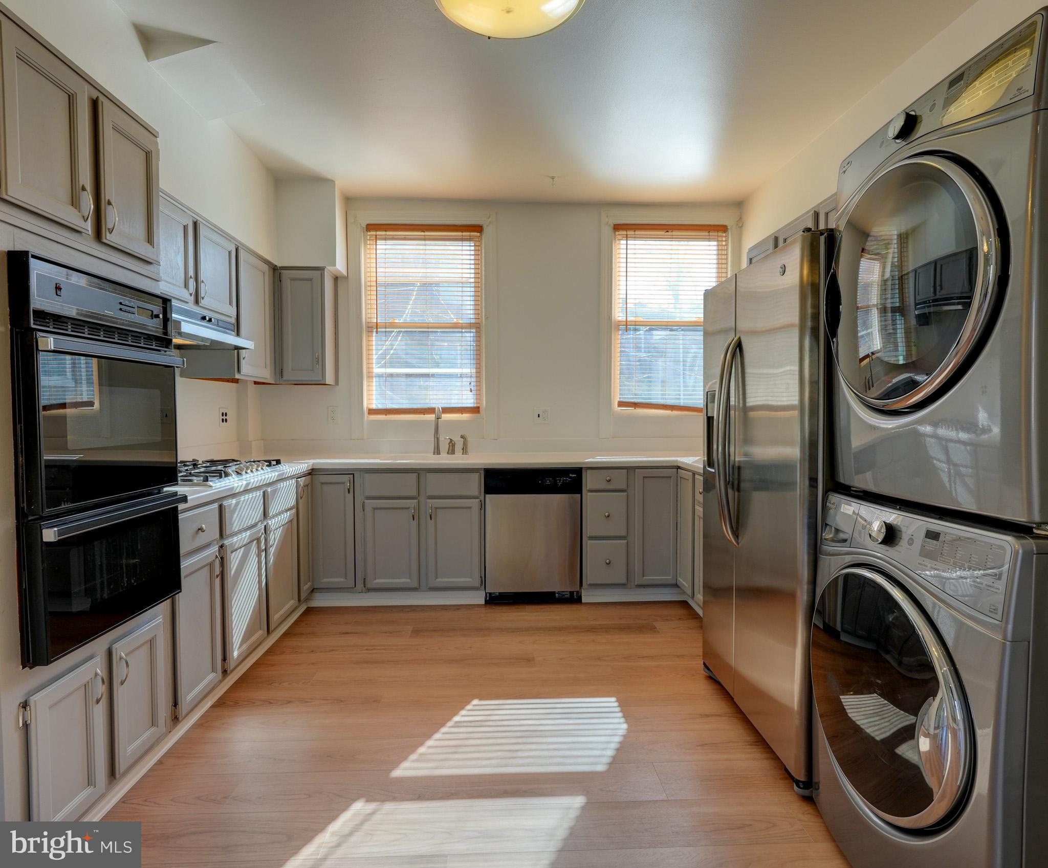 1209 I ST SE